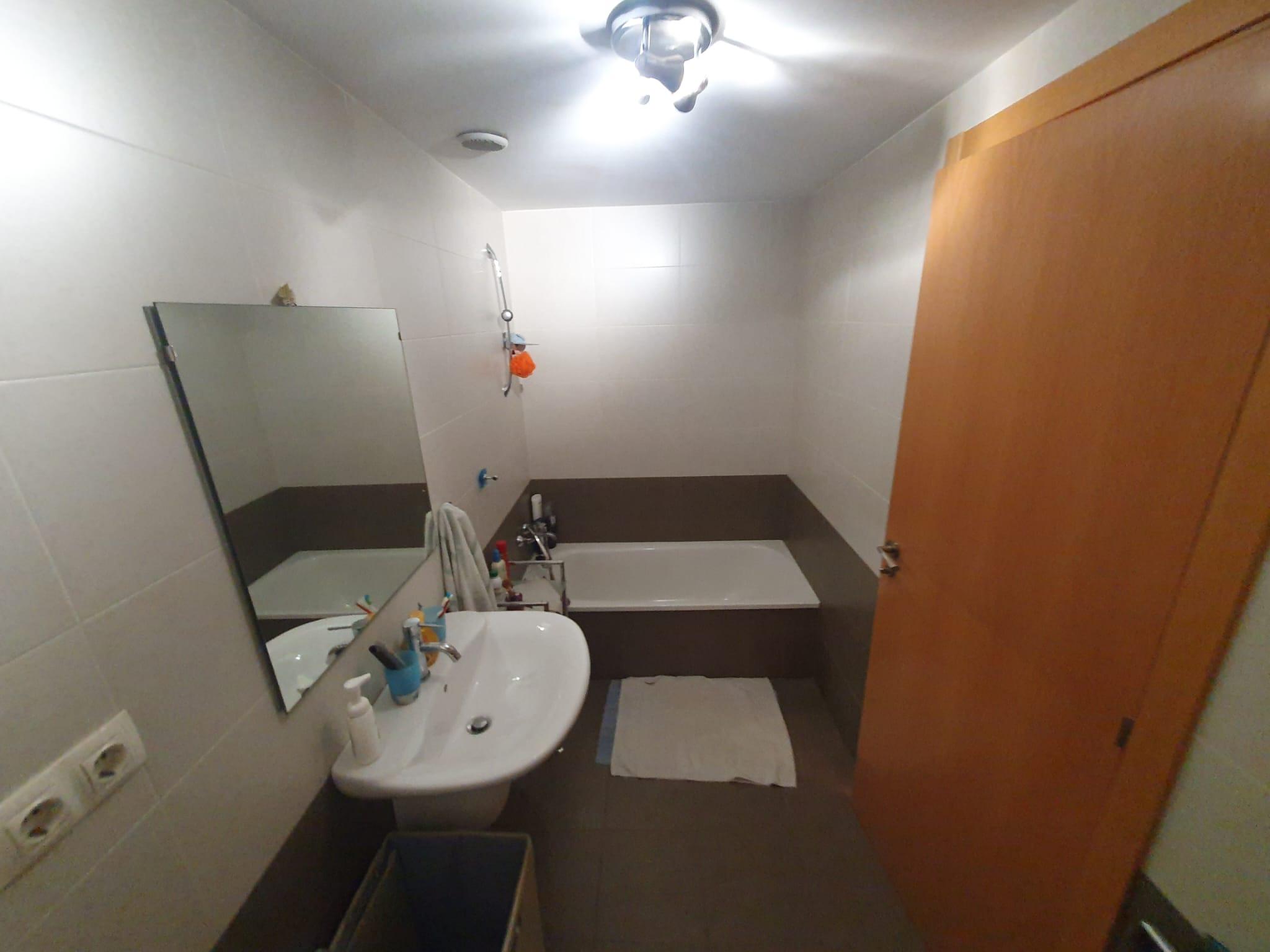 Imagen 12 Piso en venta en Vilanova De Segrià / Cerca de las piscinas municipales y el pabellón