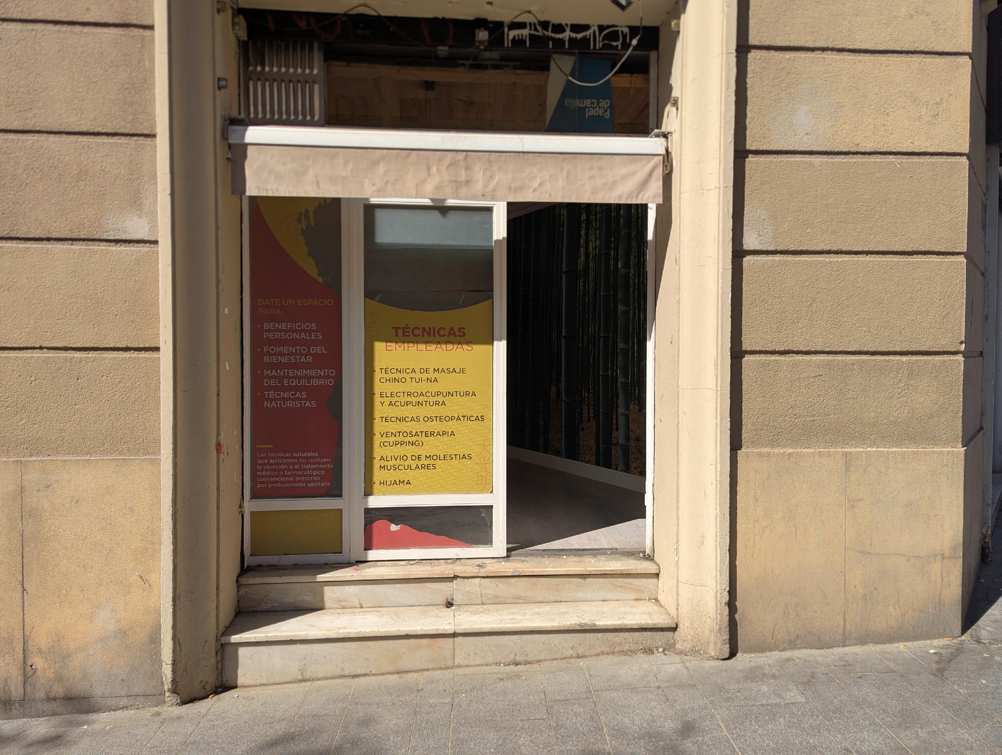 Imagen 4 Local Comercial en alquiler en Barcelona / Pi i Margall - Plaça Joanic