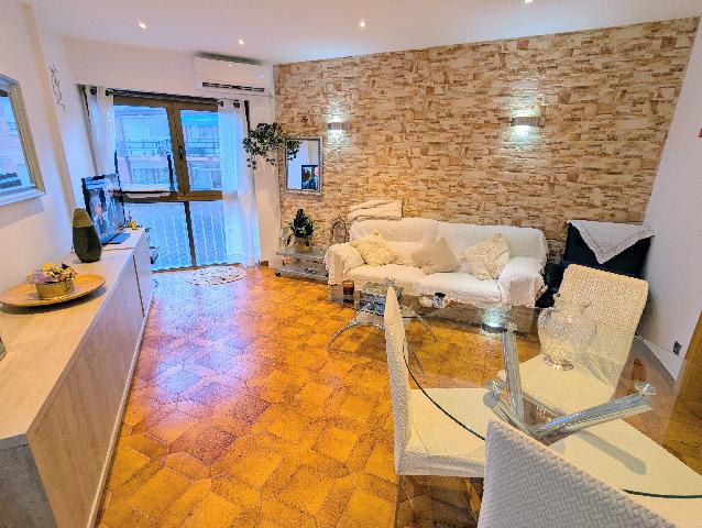 Imagen 3 Inmueble 299367 - Piso en venta en Barcelona / Pi i Margall - Joanic