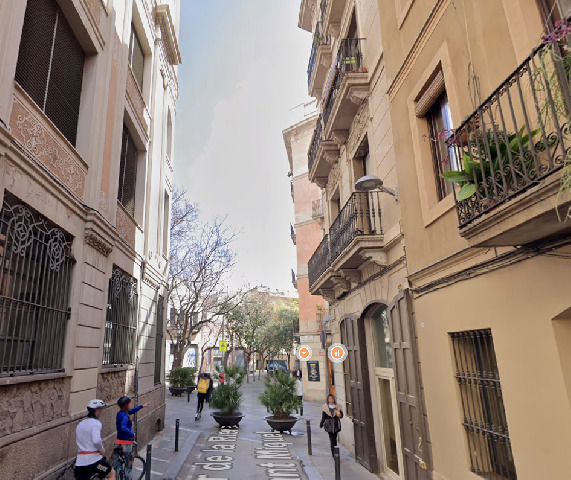 Imagen 4 Inmueble 300378 - Local Comercial en venta en Barcelona / Jt. Plaça Gala Placidia