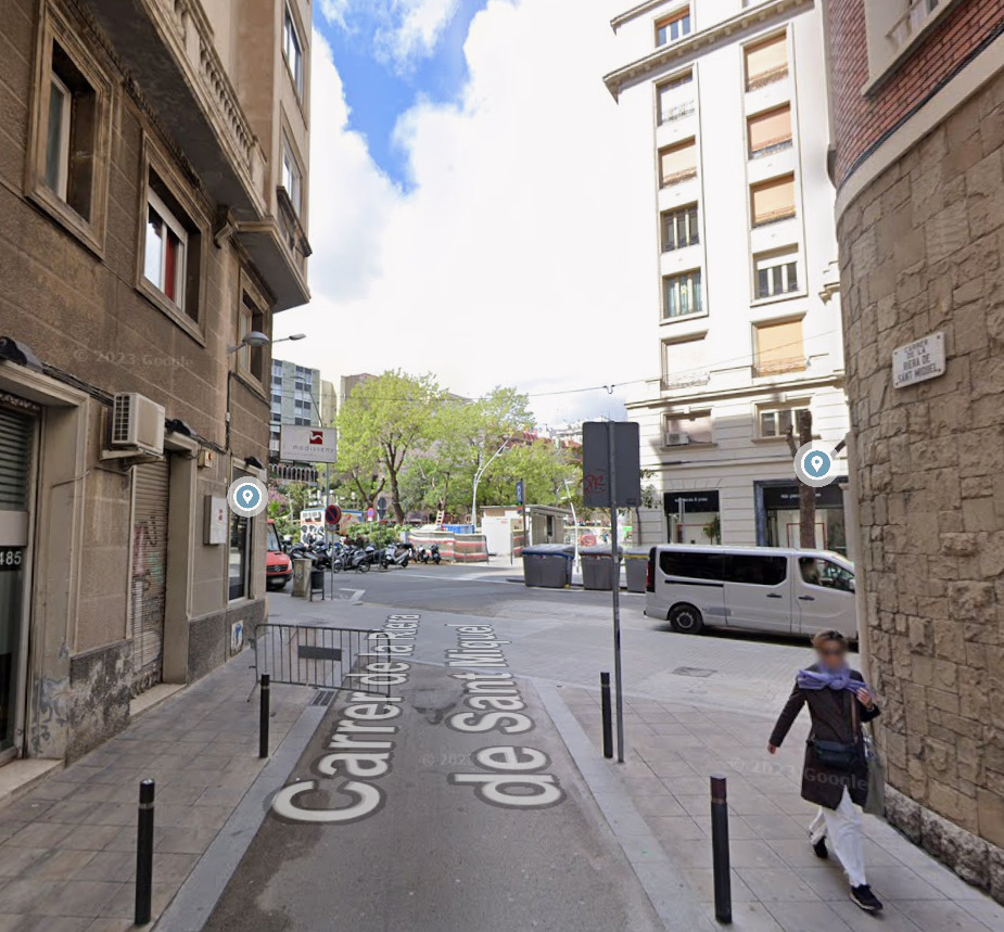 Imagen 2 Local Comercial en venta en Barcelona / Jt. Plaça Gala Placidia