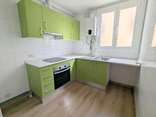 Imagen 1 Inmueble 302968 - Piso en venta en Barcelona / Jt. Plaça Gala Placidia