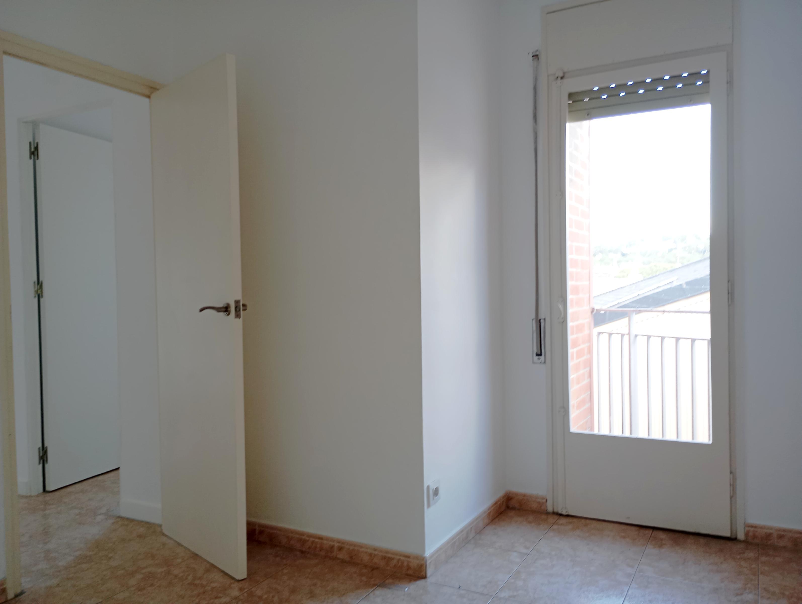 Imagen 5 Piso en venta en Rubí / Muy cerca del Mercat y colegios.