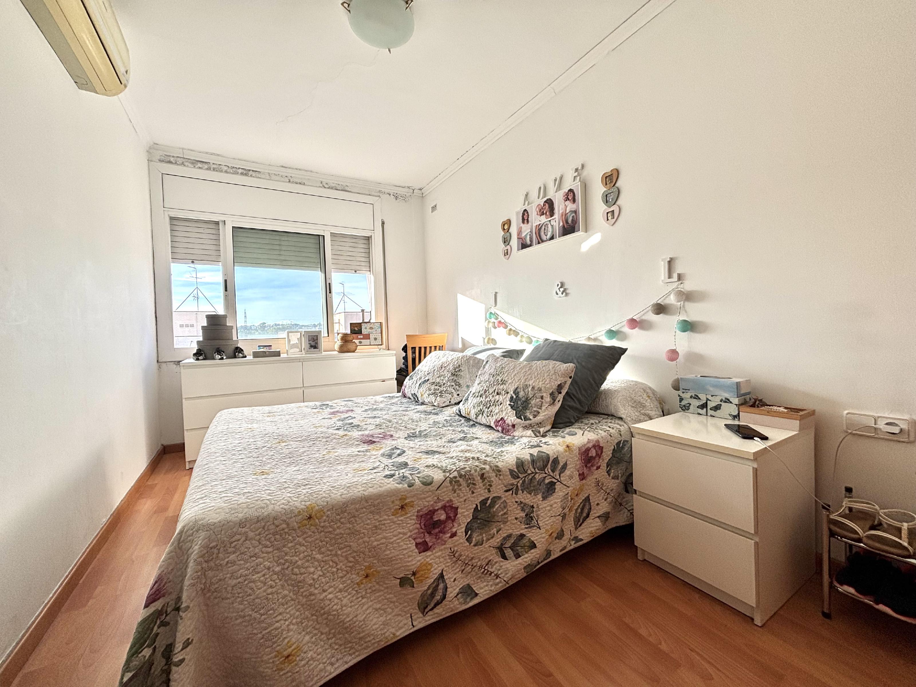 Imagen 3 Piso en venta en Rubí / Plaza Constitución - Les Torres