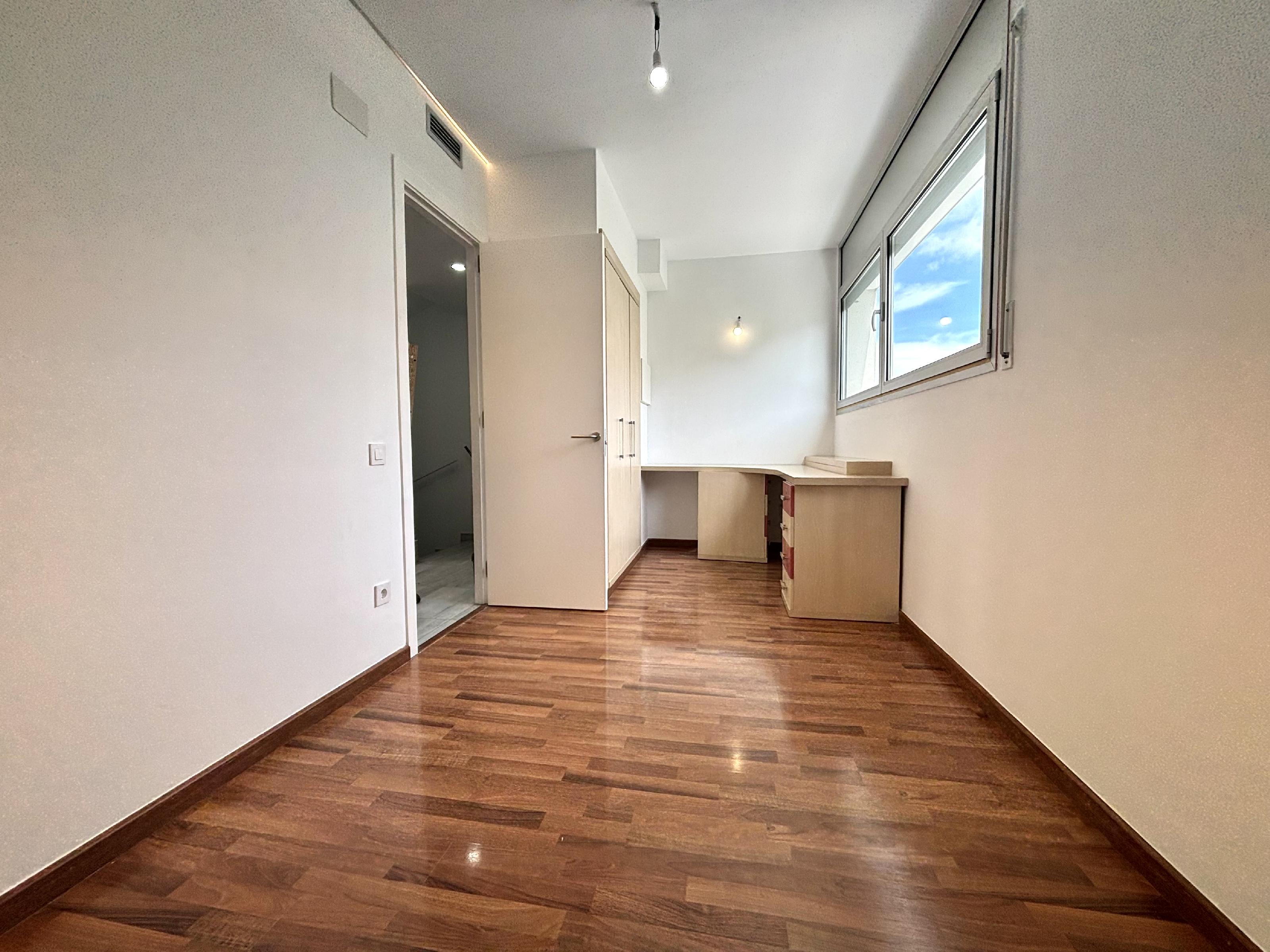 Imagen 13 Casa Adosada en venta en Rubí / Ideal - La mejor localizacion de Rubi