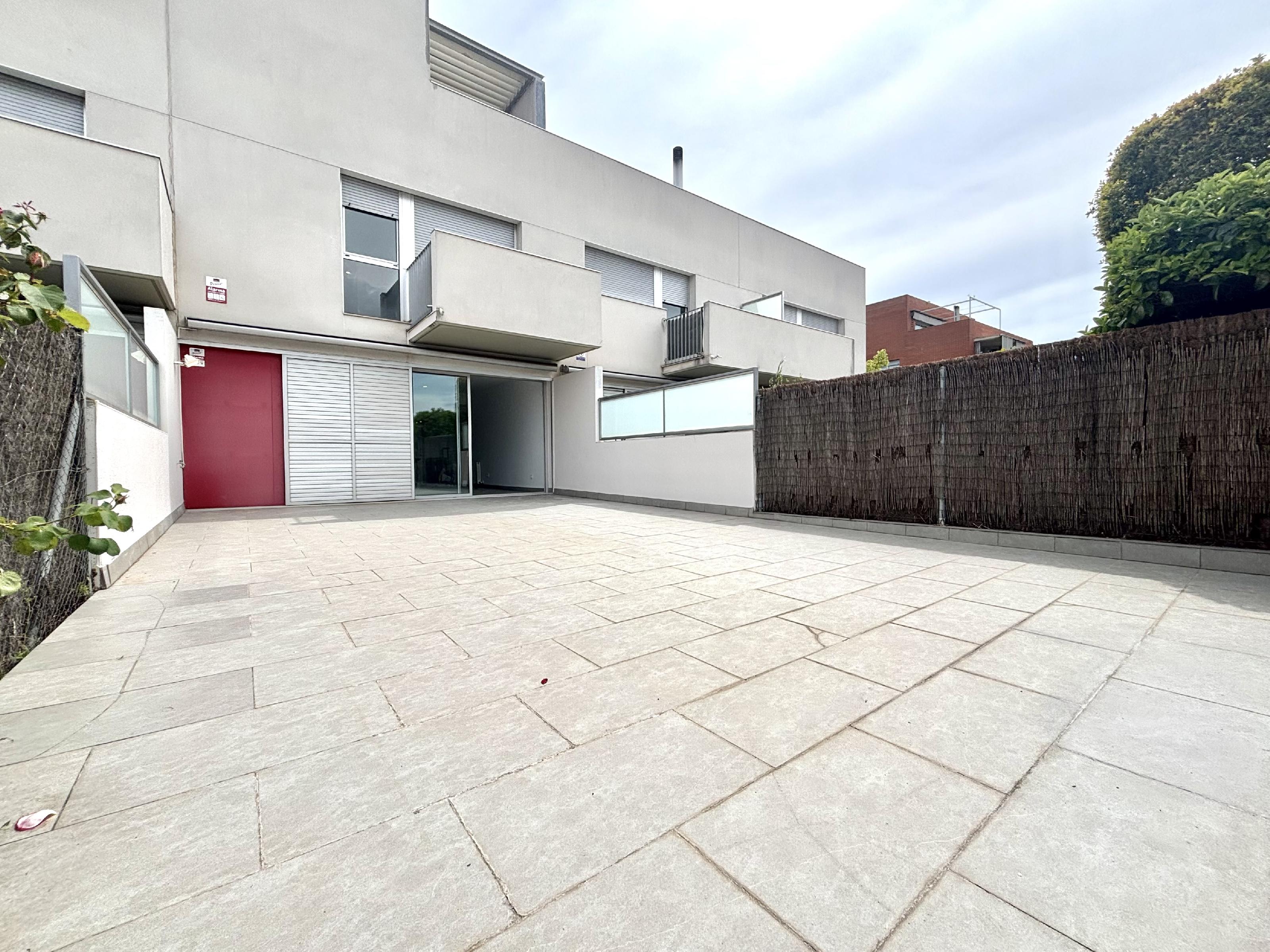 Imagen 1 Casa Adosada en venta en Rubí / Ideal - La mejor localizacion de Rubi