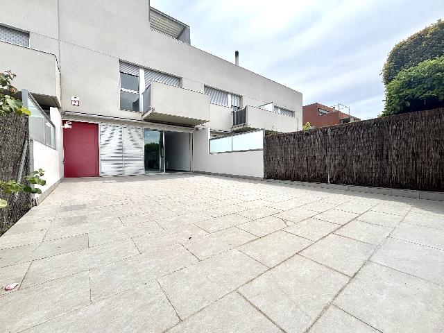 Imagen 1 Inmueble 300649 - Casa Adosada en venta en Rubí / Ideal - La mejor localizacion de Rubi