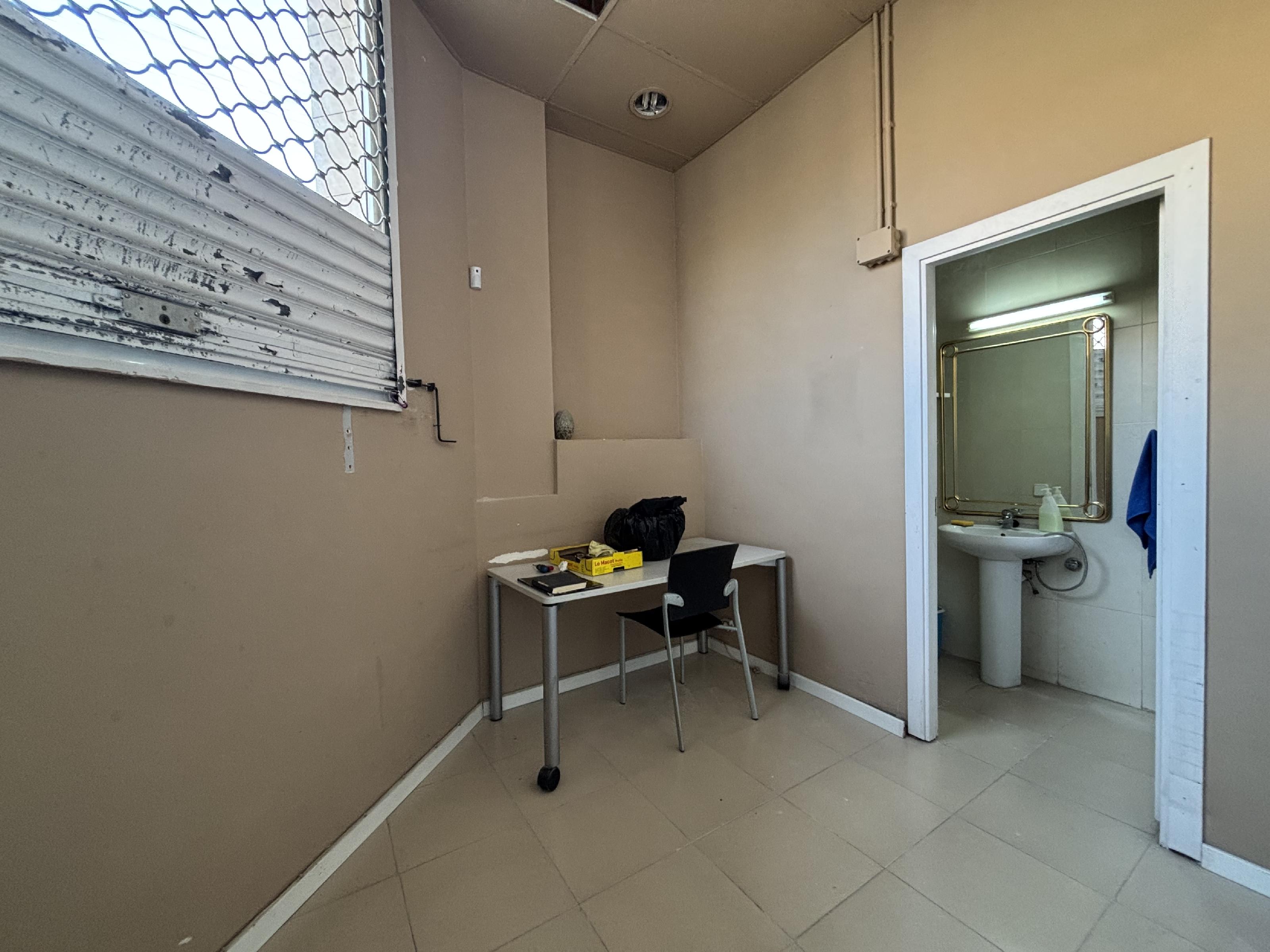 Imagen 5 Local Comercial en venta en Rubí / Centro - muy cerca del Ayuntamiento