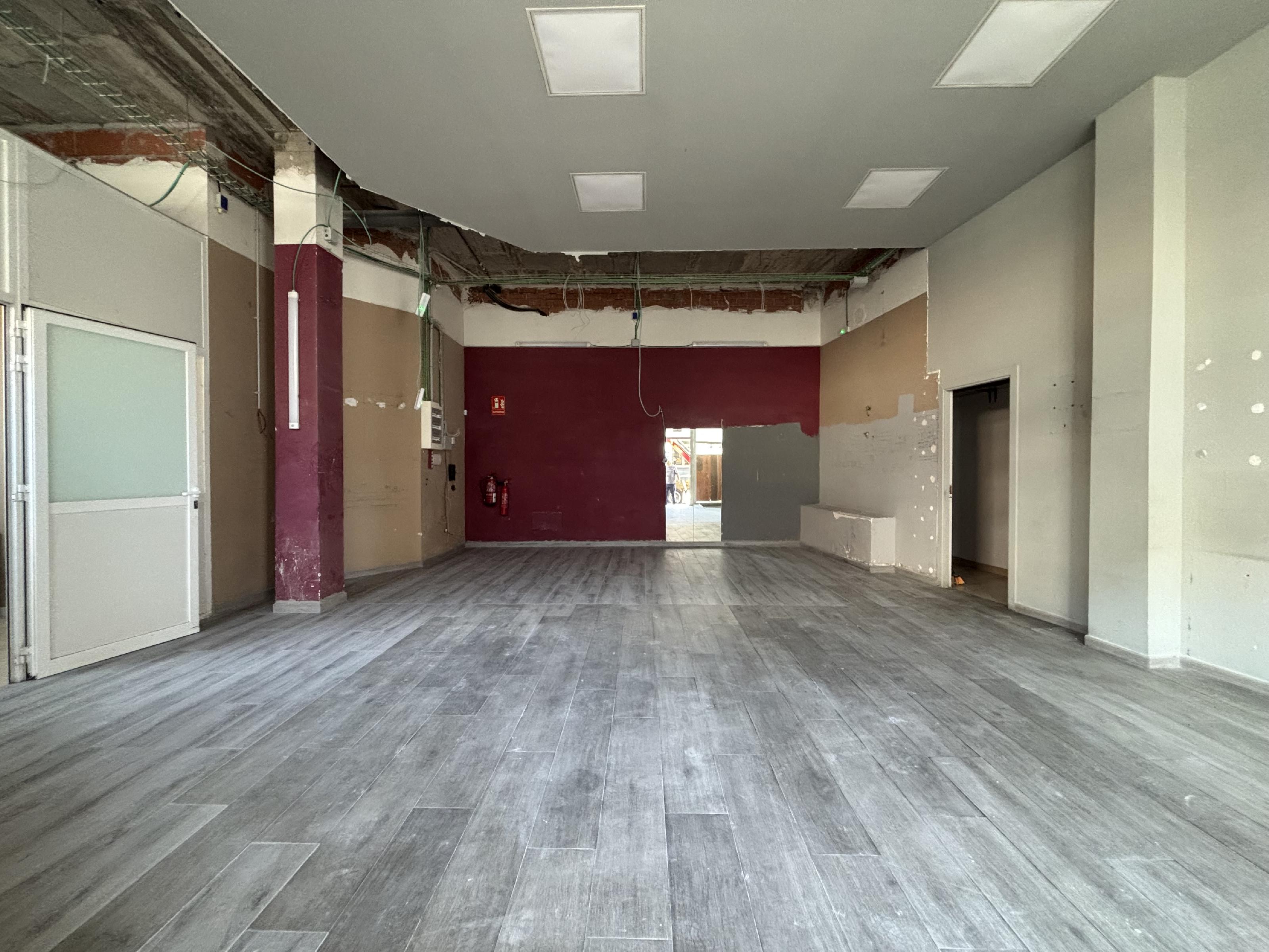 Imagen 1 Local Comercial en venta en Rubí / Centro - muy cerca del Ayuntamiento