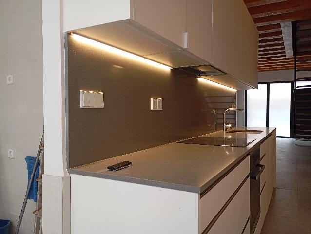 Imagen 2 Inmueble 303003 - Casa Adosada en venta en Rubí / Muy cerca del Mercat y a 10 min. de Ajuntament.Peatonal