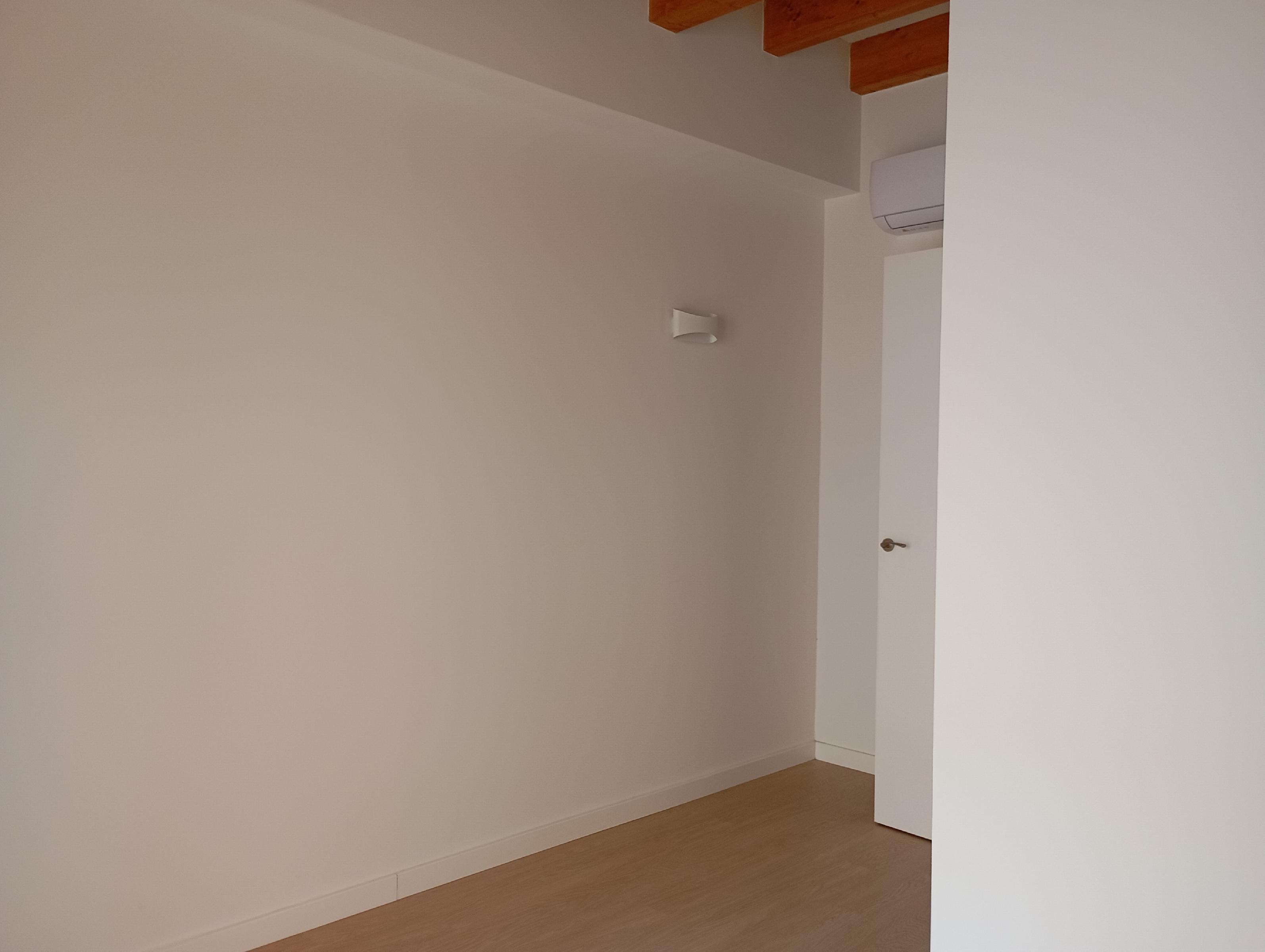 Imagen 11 Casa Adosada en venta en Rubí / Muy cerca del Mercat y a 10 min. de Ajuntament.Peatonal