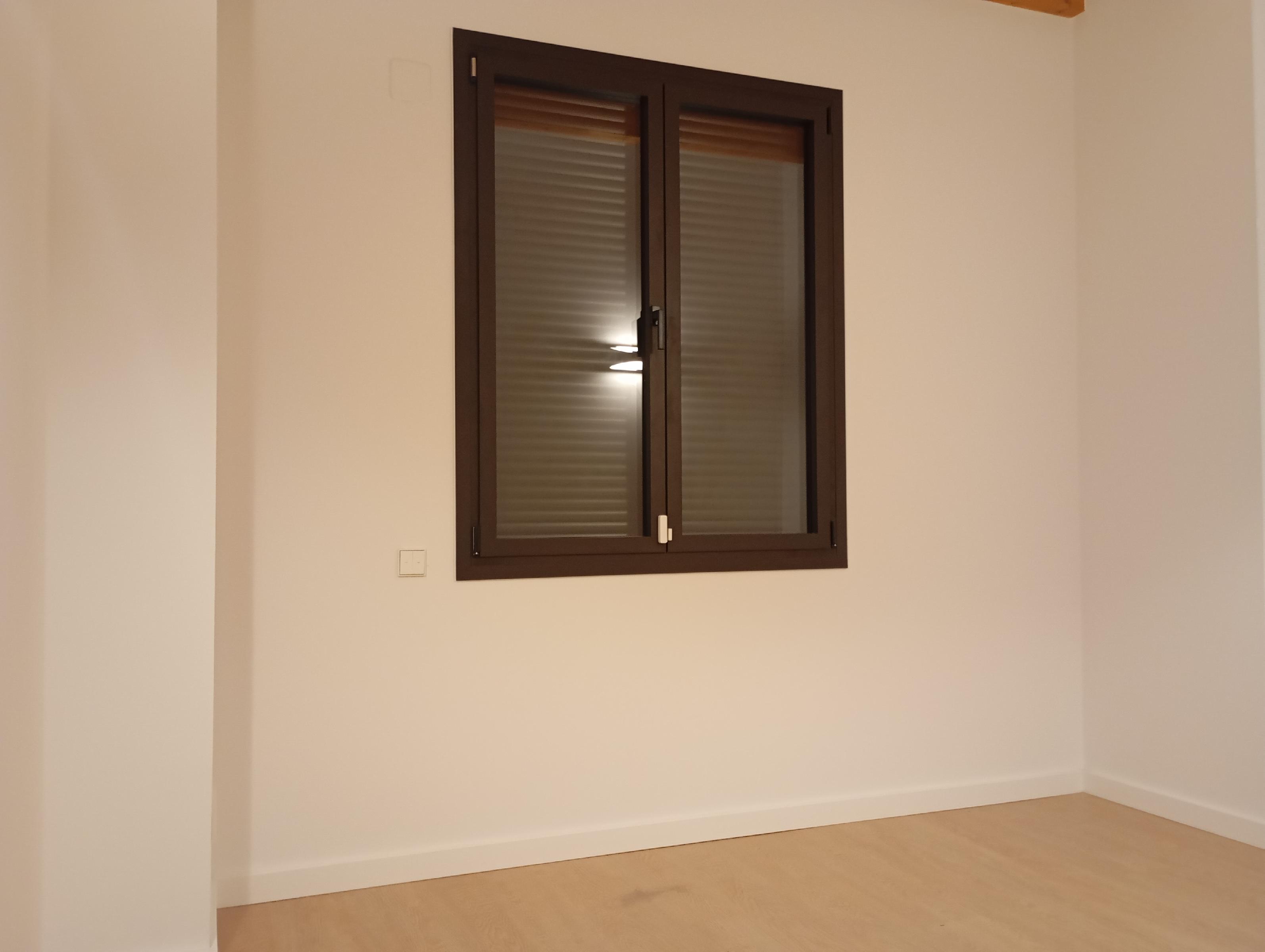 Imagen 17 Casa Adosada en venta en Rubí / Muy cerca del Mercat y a 10 min. de Ajuntament.Peatonal