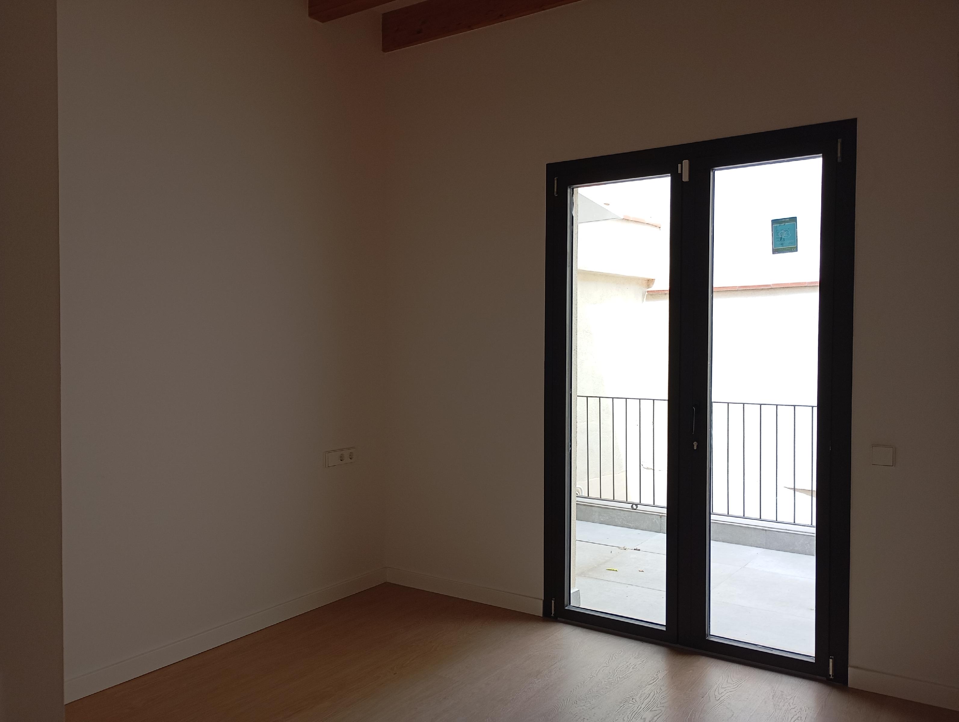 Imagen 18 Casa Adosada en venta en Rubí / Muy cerca del Mercat y a 10 min. de Ajuntament.Peatonal