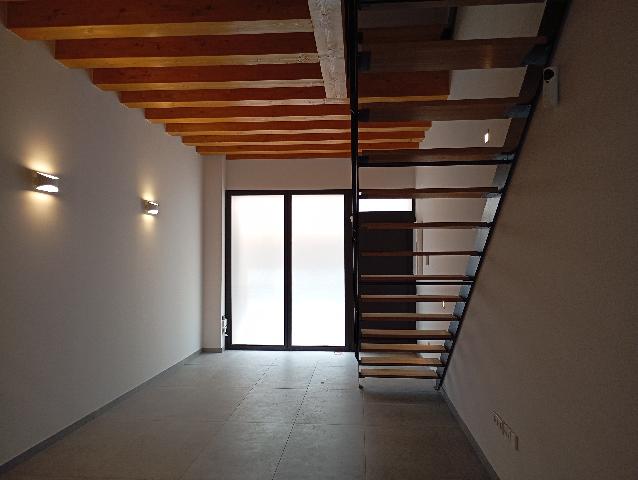 Imagen 1 Inmueble 303003 - Casa Adosada en venta en Rubí / Muy cerca del Mercat y a 10 min. de Ajuntament.Peatonal