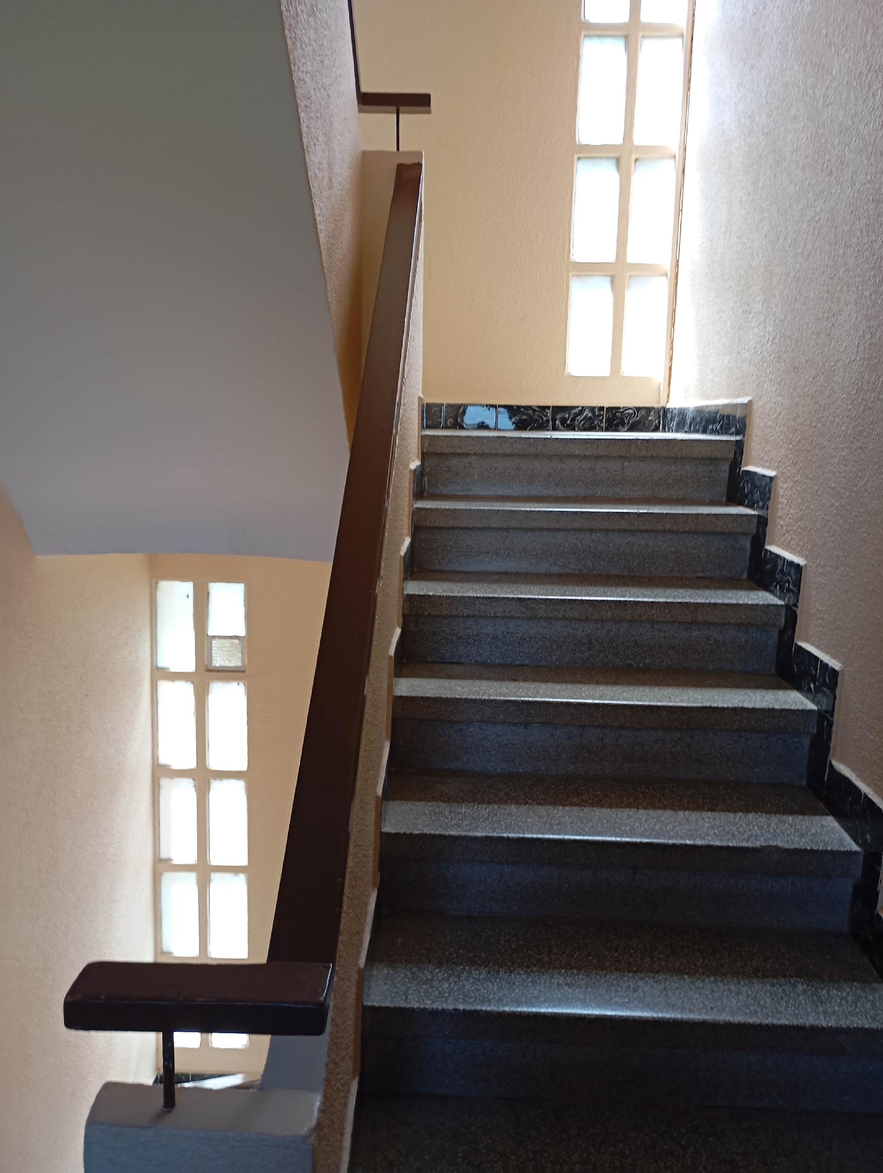 Imagen 6 Piso en venta en Rubí / Edificio muy cerca del Escardívol, buena ubicación.