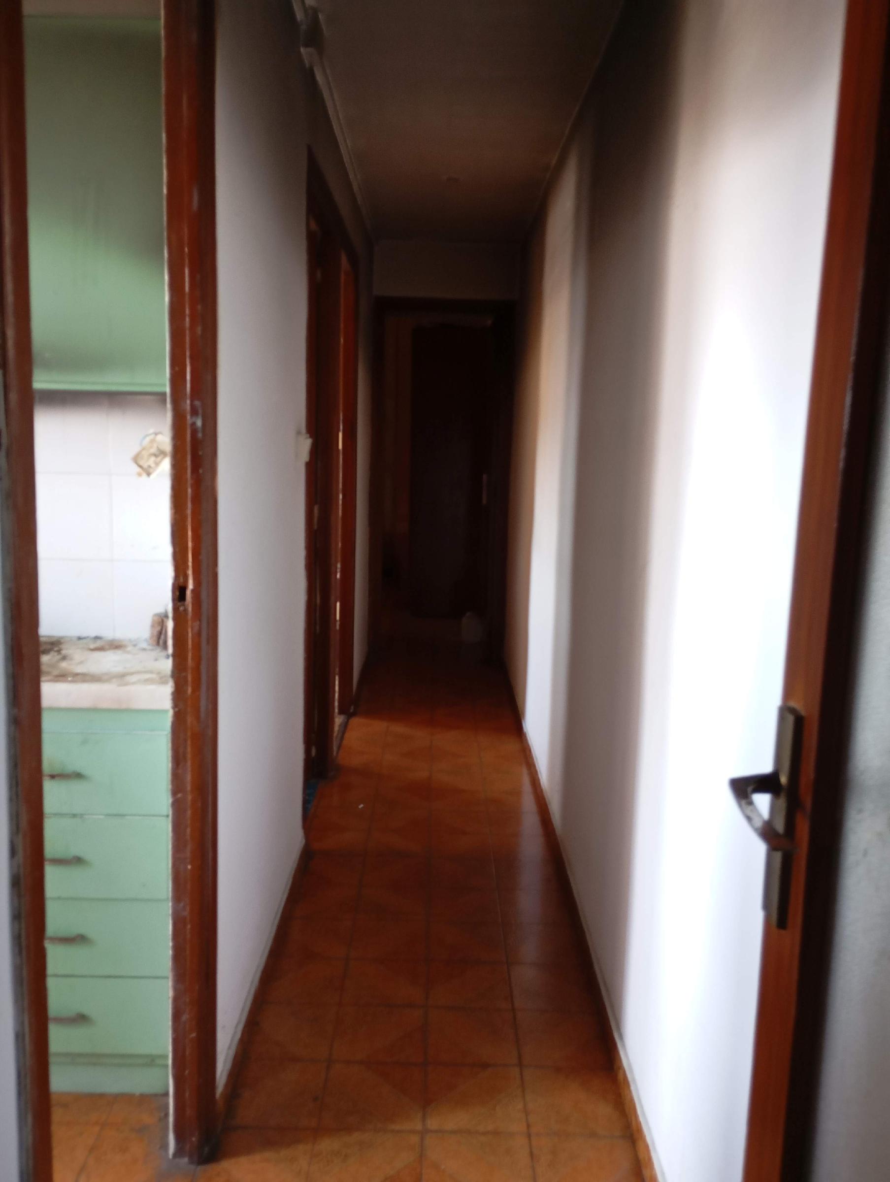 Imagen 8 Piso en venta en Rubí / Edificio muy cerca del Escardívol, buena ubicación.