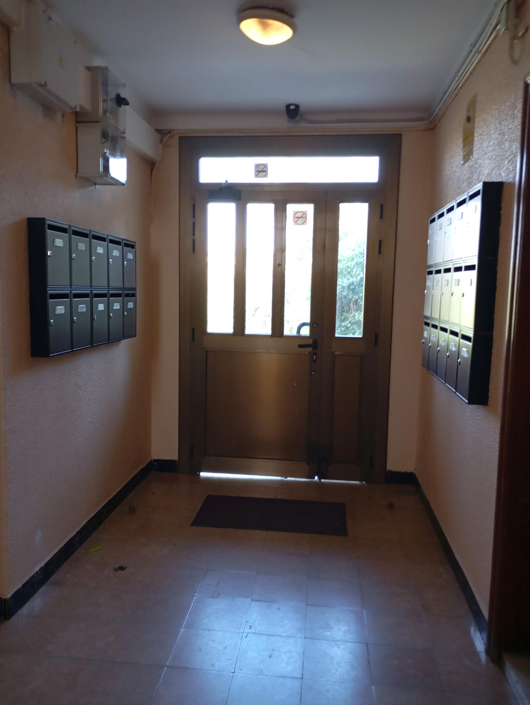 Imagen 9 Piso en venta en Rubí / Edificio muy cerca del Escardívol, buena ubicación.