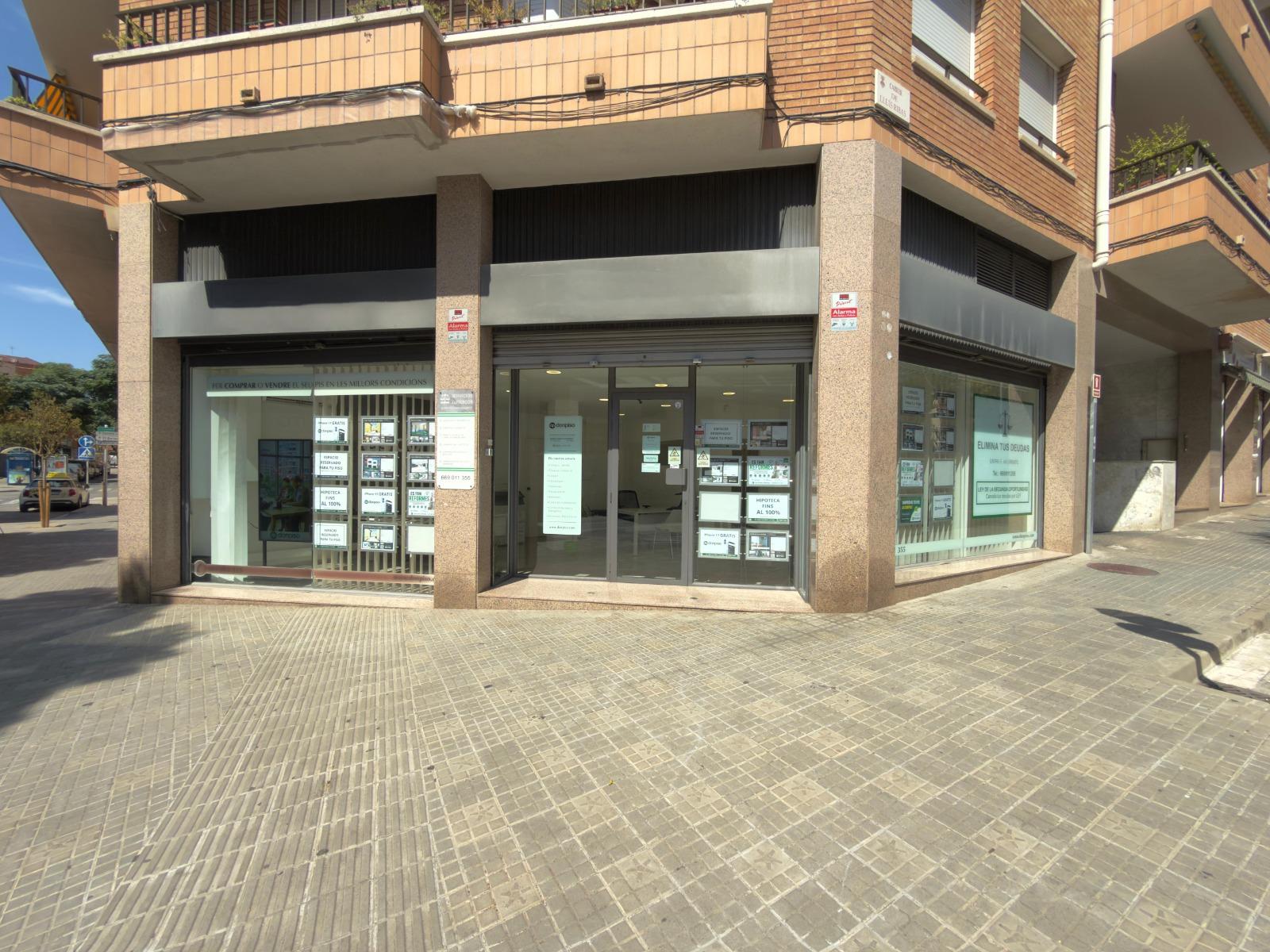 Imagen 1 Local Comercial en venta en Rubí / Mercado/progreso