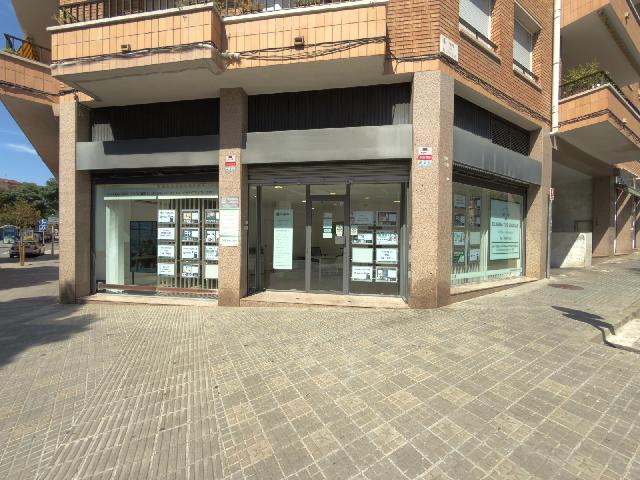 Imagen 1 Inmueble 305758 - Local Comercial en venta en Rubí / Mercado/progreso