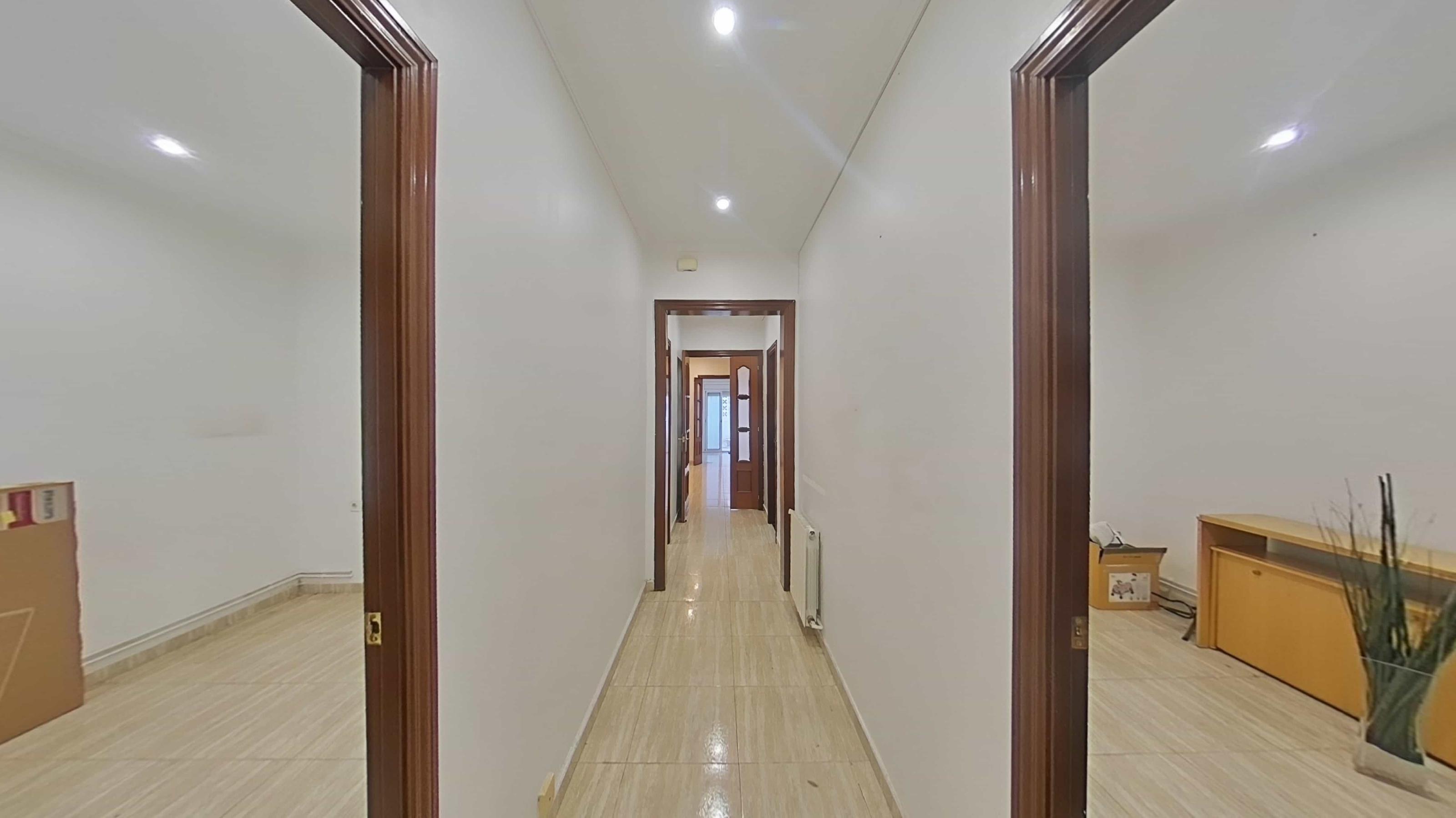 Imagen 2 Planta Baja en venta en Hospitalet De Llobregat L´ / Hospitalet de Llogregat - Centro 