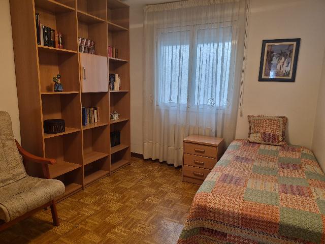 Imagen 5 Inmueble 300914 - Piso en venta en Santa Coloma De Gramenet / Plaça Pau Casals