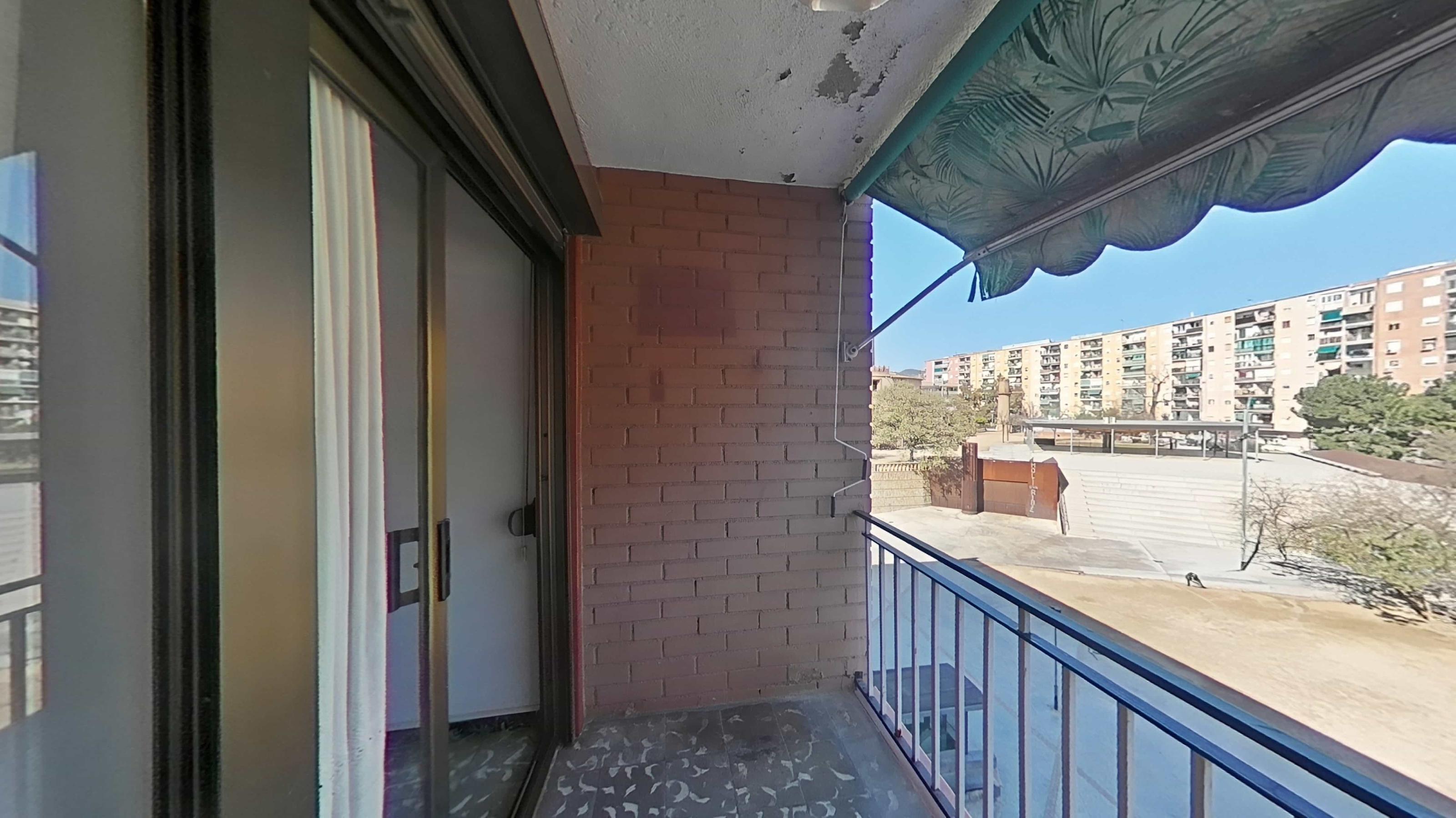 Imagen 30 Piso en venta en Santa Coloma De Gramenet / Plaça Pau Casals