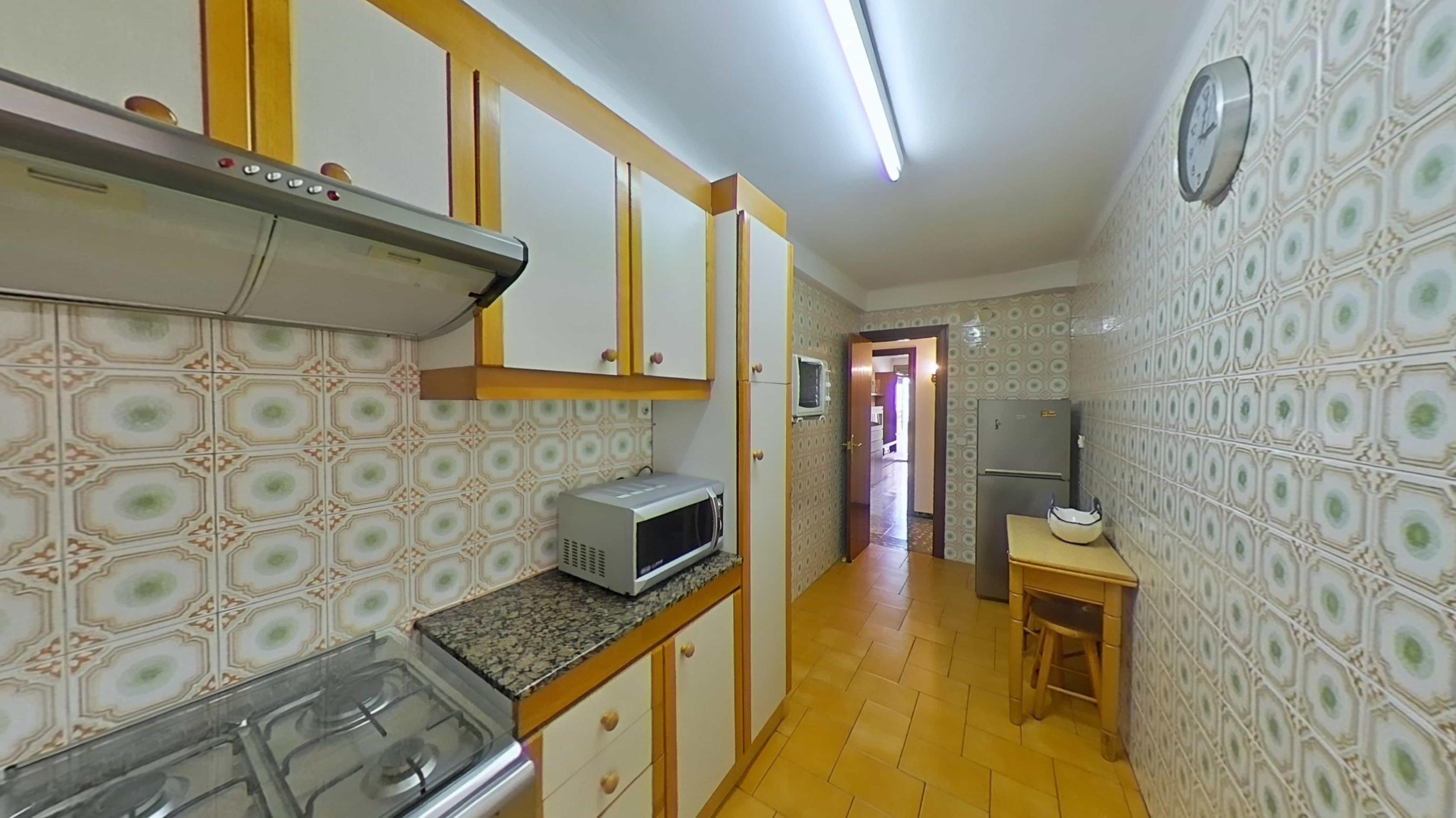 Imagen 39 Piso en venta en Santa Coloma De Gramenet / Plaça Pau Casals