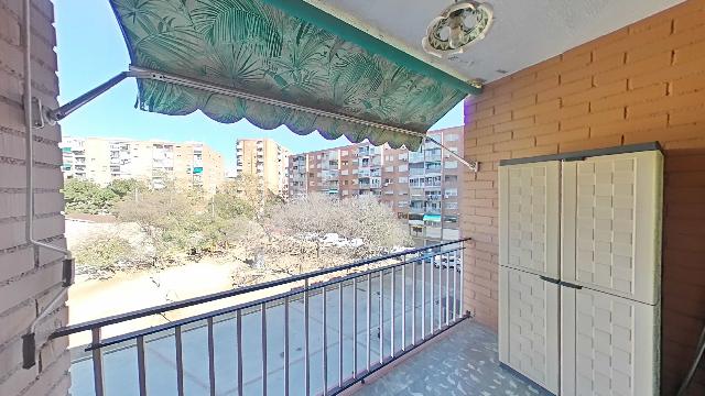 Imagen 26 Inmueble 300914 - Piso en venta en Santa Coloma De Gramenet / Plaça Pau Casals