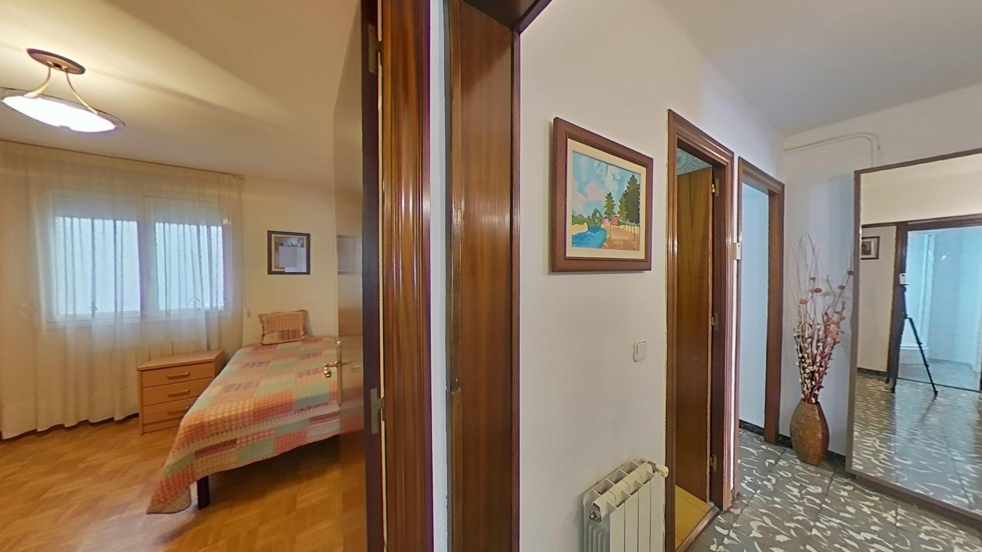 Imagen 41 Piso en venta en Santa Coloma De Gramenet / Plaça Pau Casals