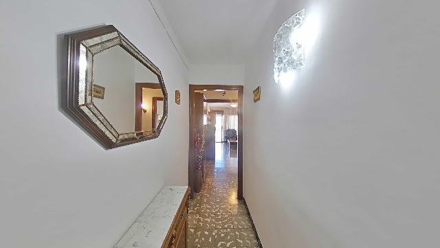 Imagen 2 Inmueble 300914 - Piso en venta en Santa Coloma De Gramenet / Plaça Pau Casals