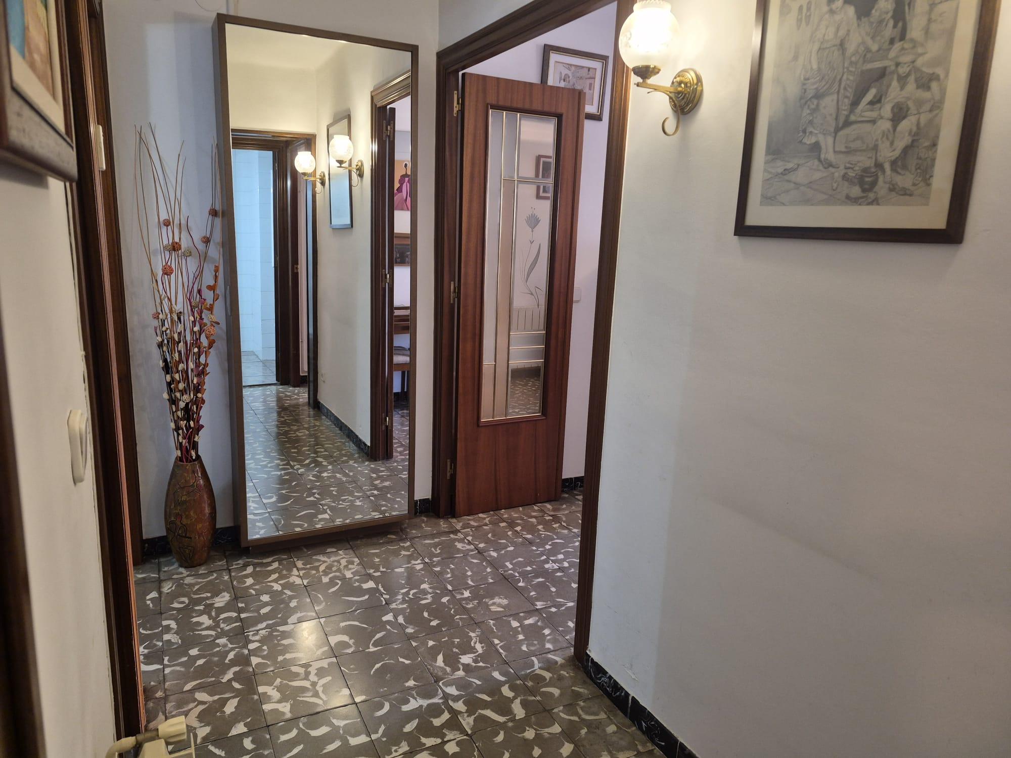 Imagen 17 Piso en venta en Santa Coloma De Gramenet / Plaça Pau Casals