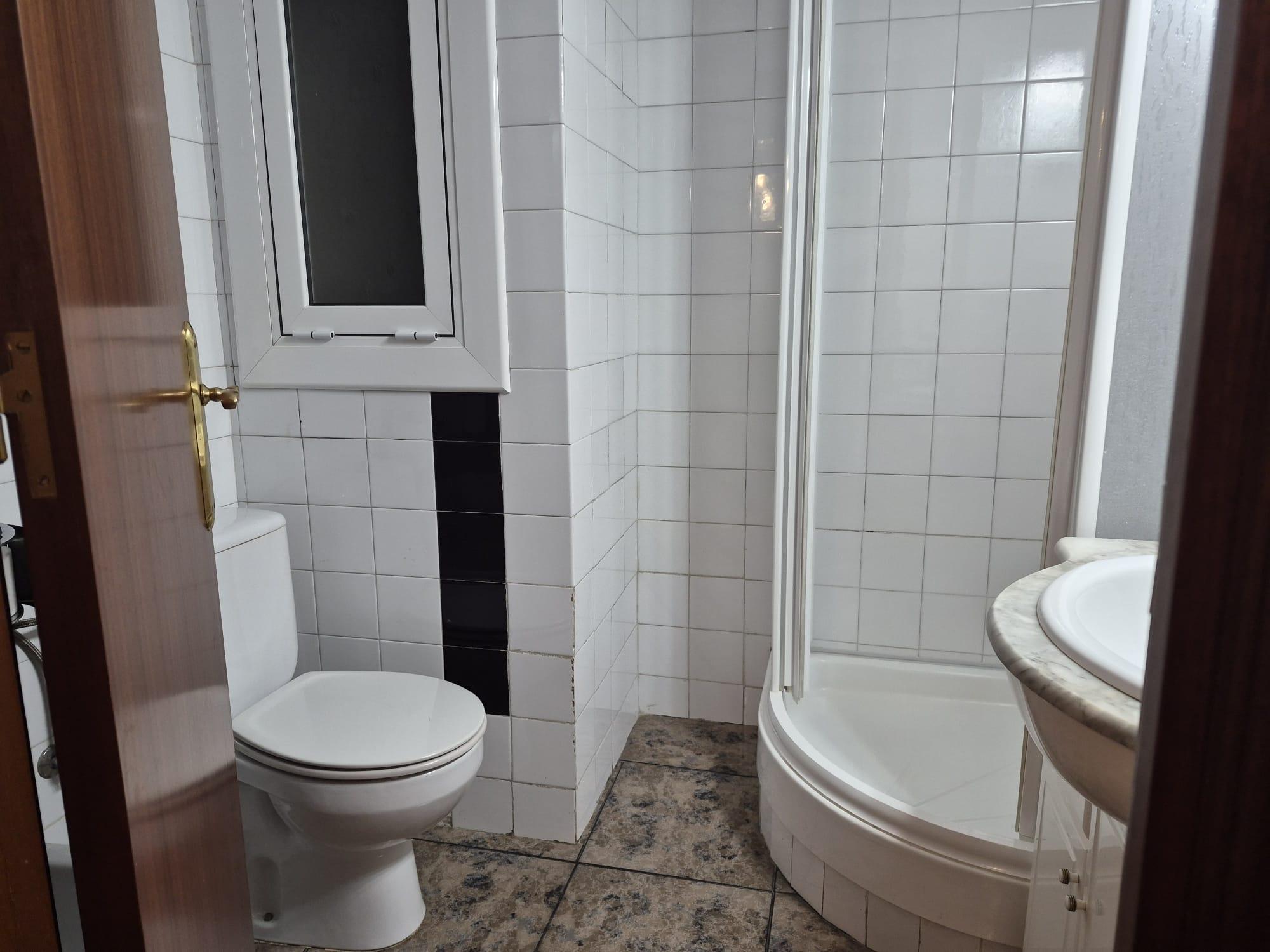 Imagen 11 Piso en venta en Santa Coloma De Gramenet / Plaça Pau Casals