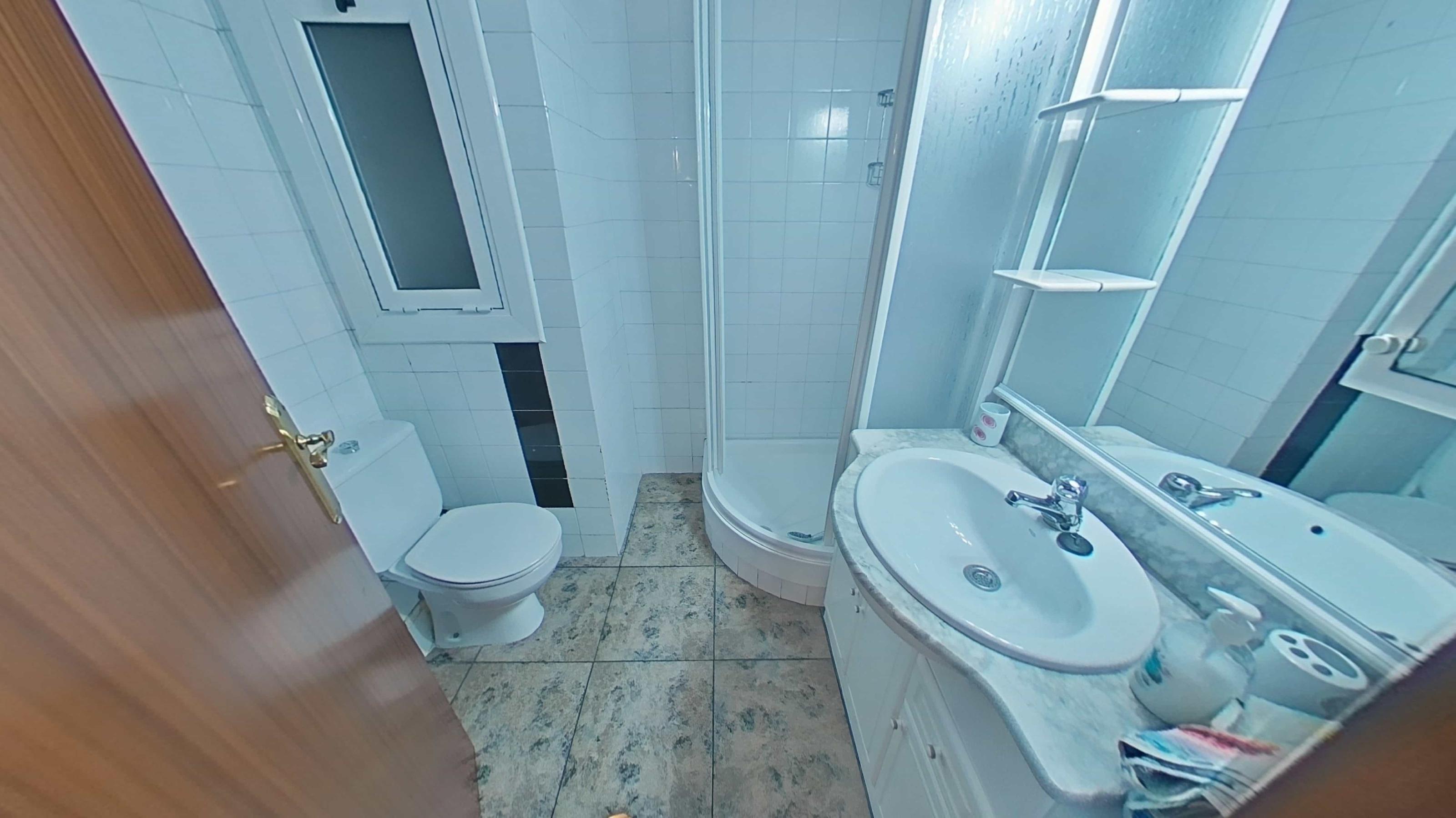 Imagen 44 Piso en venta en Santa Coloma De Gramenet / Plaça Pau Casals