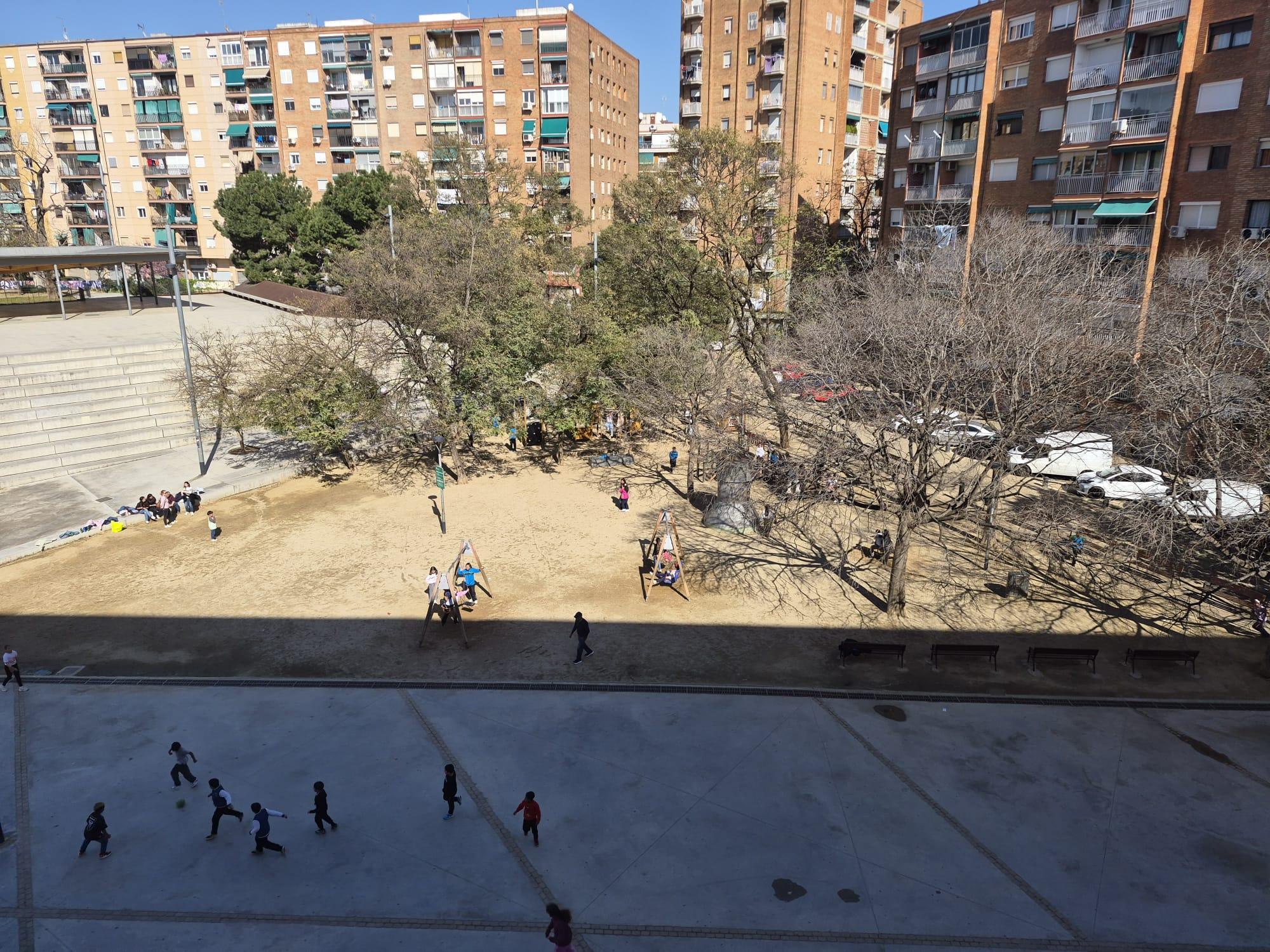 Imagen 7 Piso en venta en Santa Coloma De Gramenet / Plaça Pau Casals