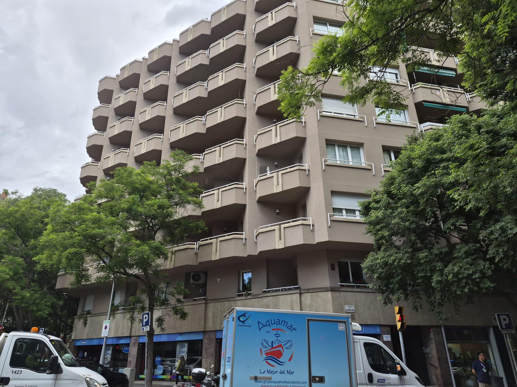 Imagen 1 Local Comercial en venta en Barcelona / Floridablanca - Viladomat