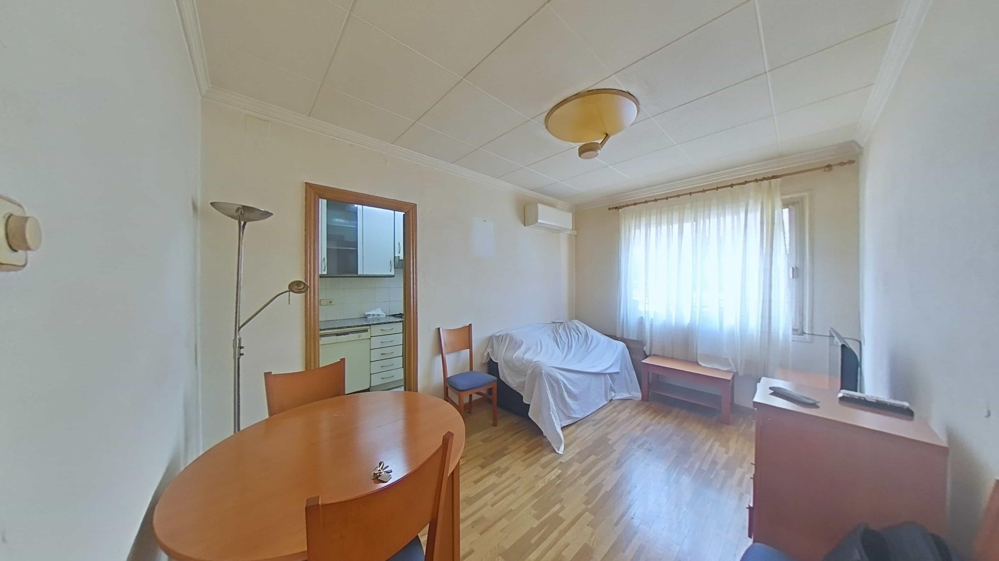 Imagen 2 Piso en venta en Barcelona / Mare de Deu de Montserrat - Vinyals