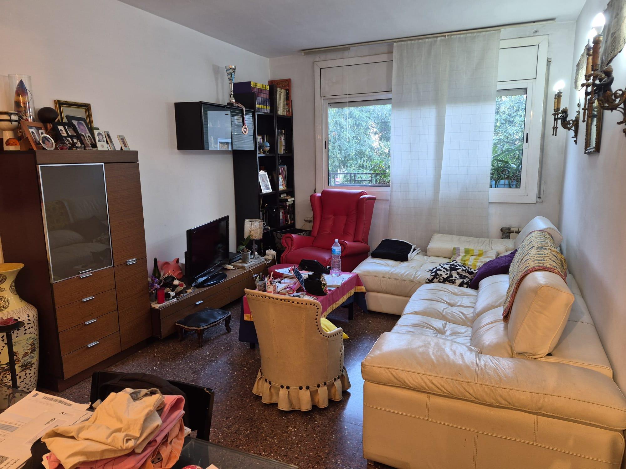 Imagen 2 Piso en venta en Barcelona / Pza Guinardó - Pje de Llivia