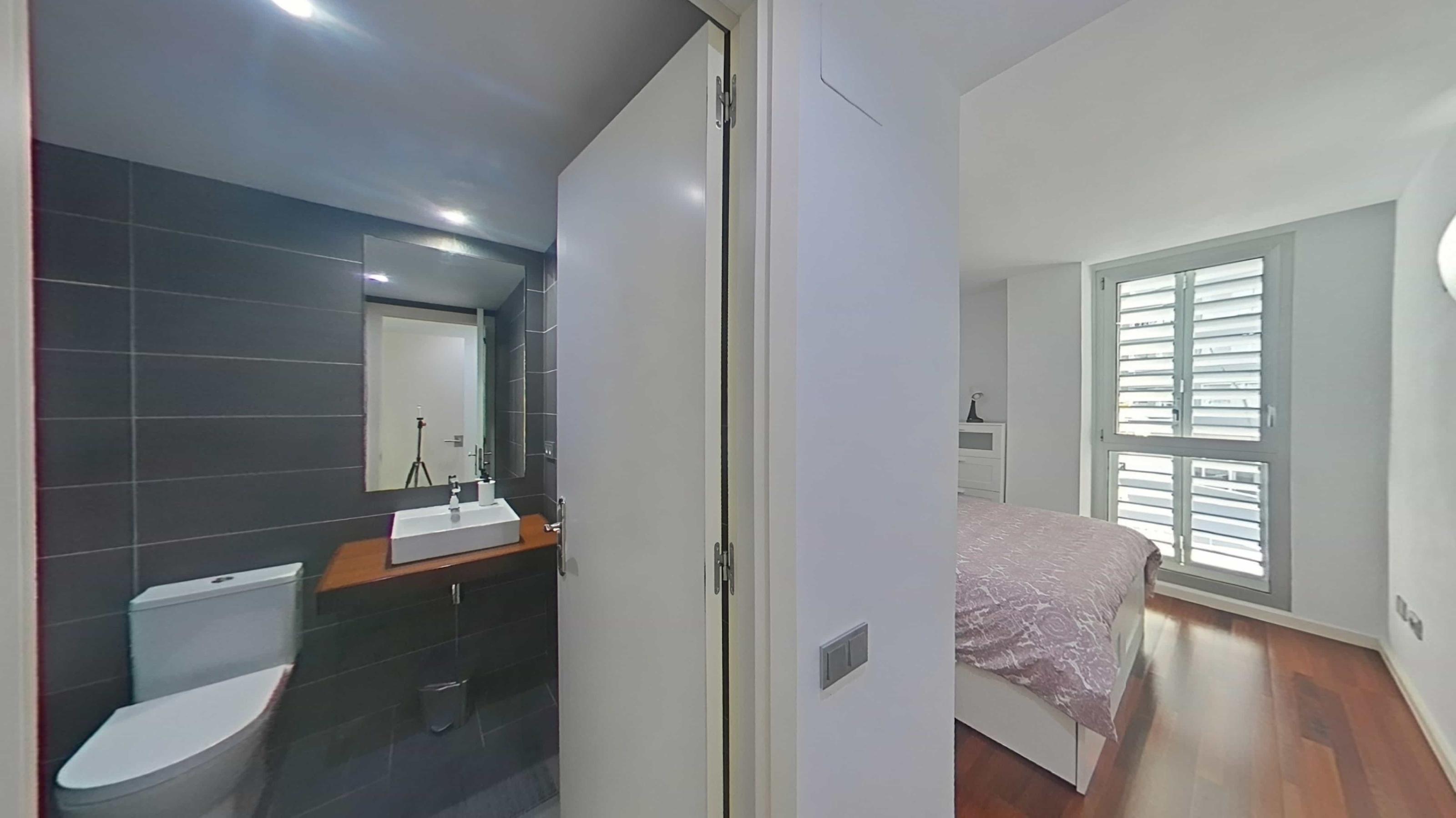 Imagen 15 Piso en venta en Barcelona / Dr. Aiguader - Pg Joan de Borbó