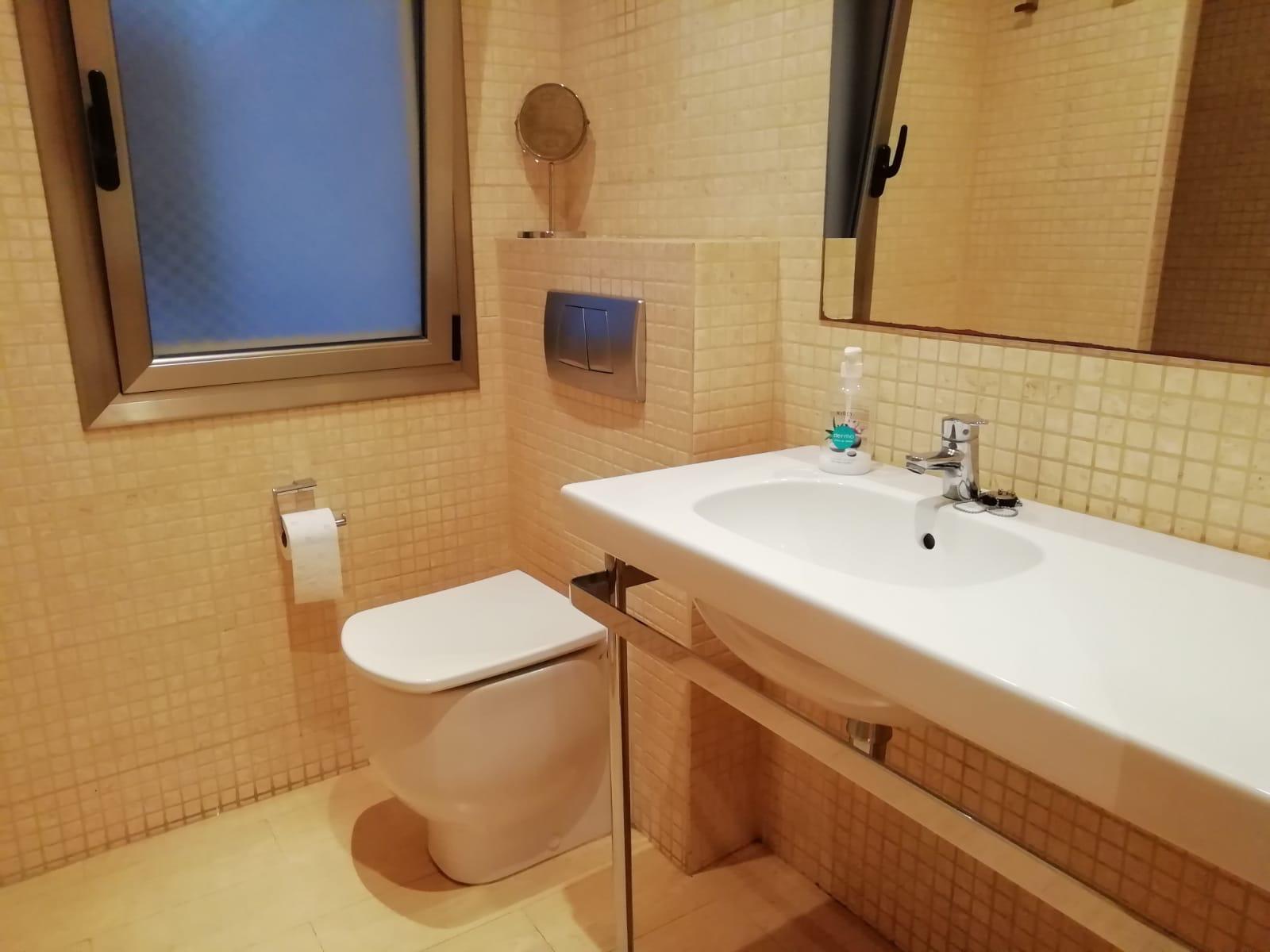 Imagen 4 Piso en alquiler en Barcelona / Esquina calle Hurtado