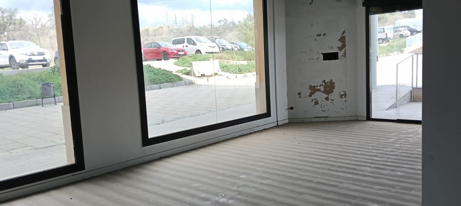 Imagen 2 Local Comercial en venta en Piera /  La Bovila , junto servicios sociales