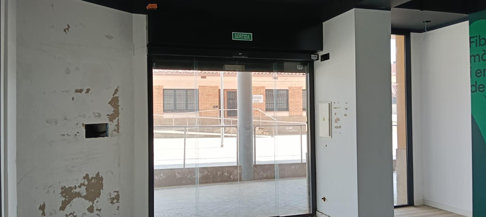 Imagen 6 Local Comercial en venta en Piera /  La Bovila , junto servicios sociales