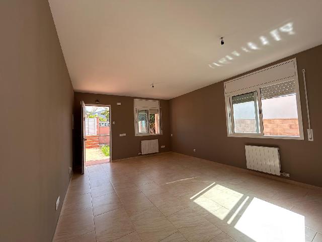 Imagen 2 Inmueble 300072 - Casa Aislada en venta en Piera / Urbanización Can Bonastre. Piera.