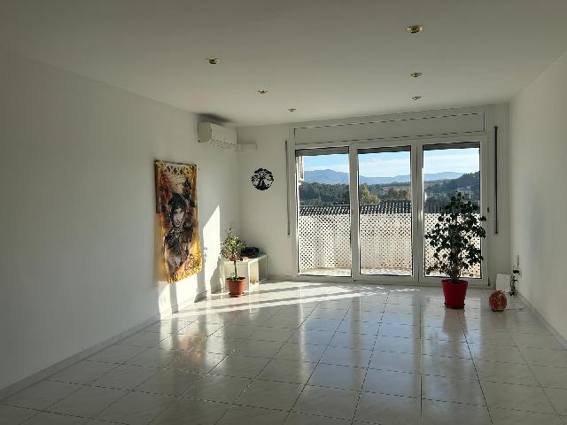 Imagen 1 Inmueble 301517 - Piso en venta en Sant Esteve Sesrovires / Sant Esteve Sesrovires casco urbano