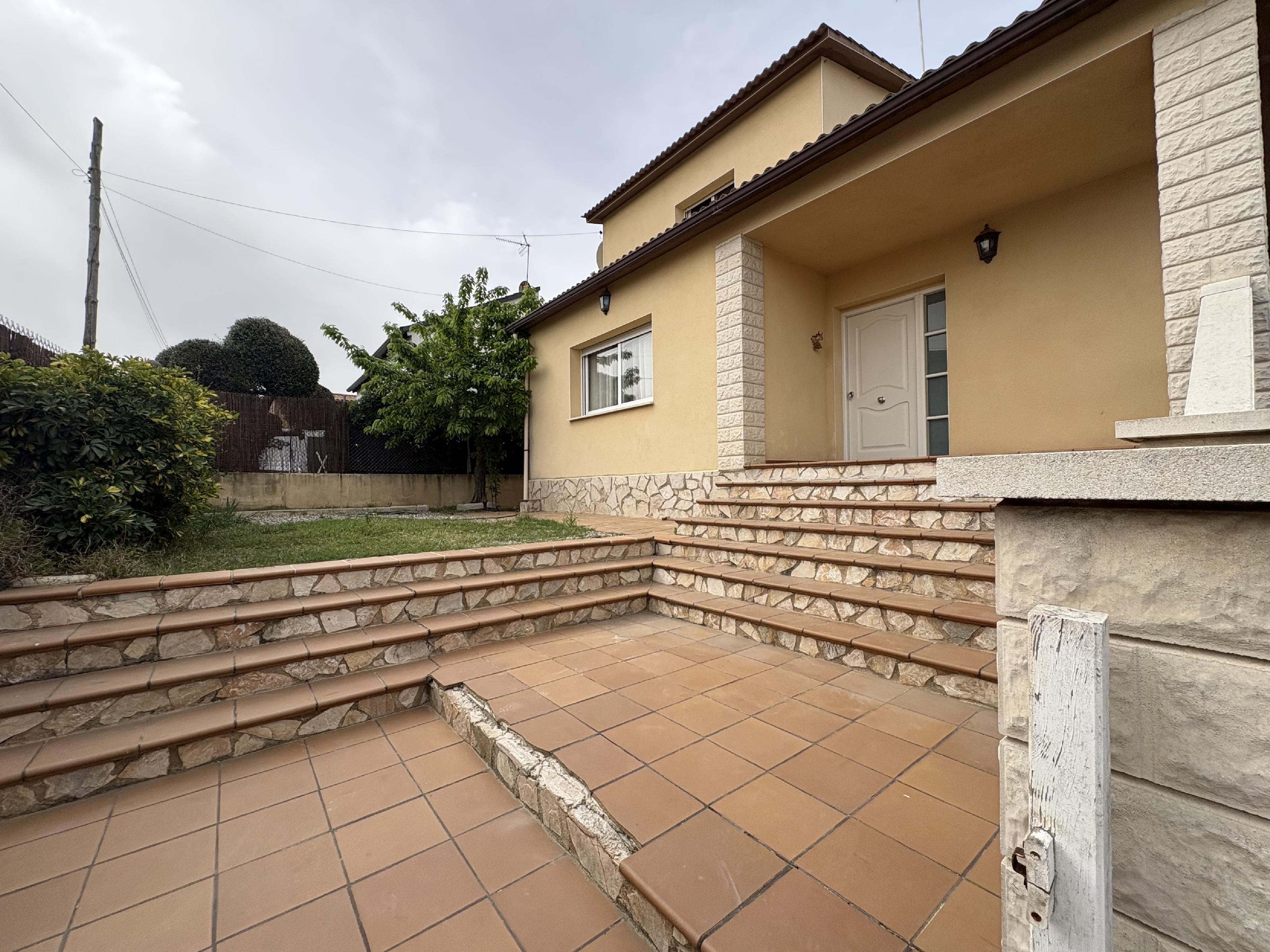 Imagen 2 Casa Aislada en venta en Masquefa / Urbanización Can Parellada 