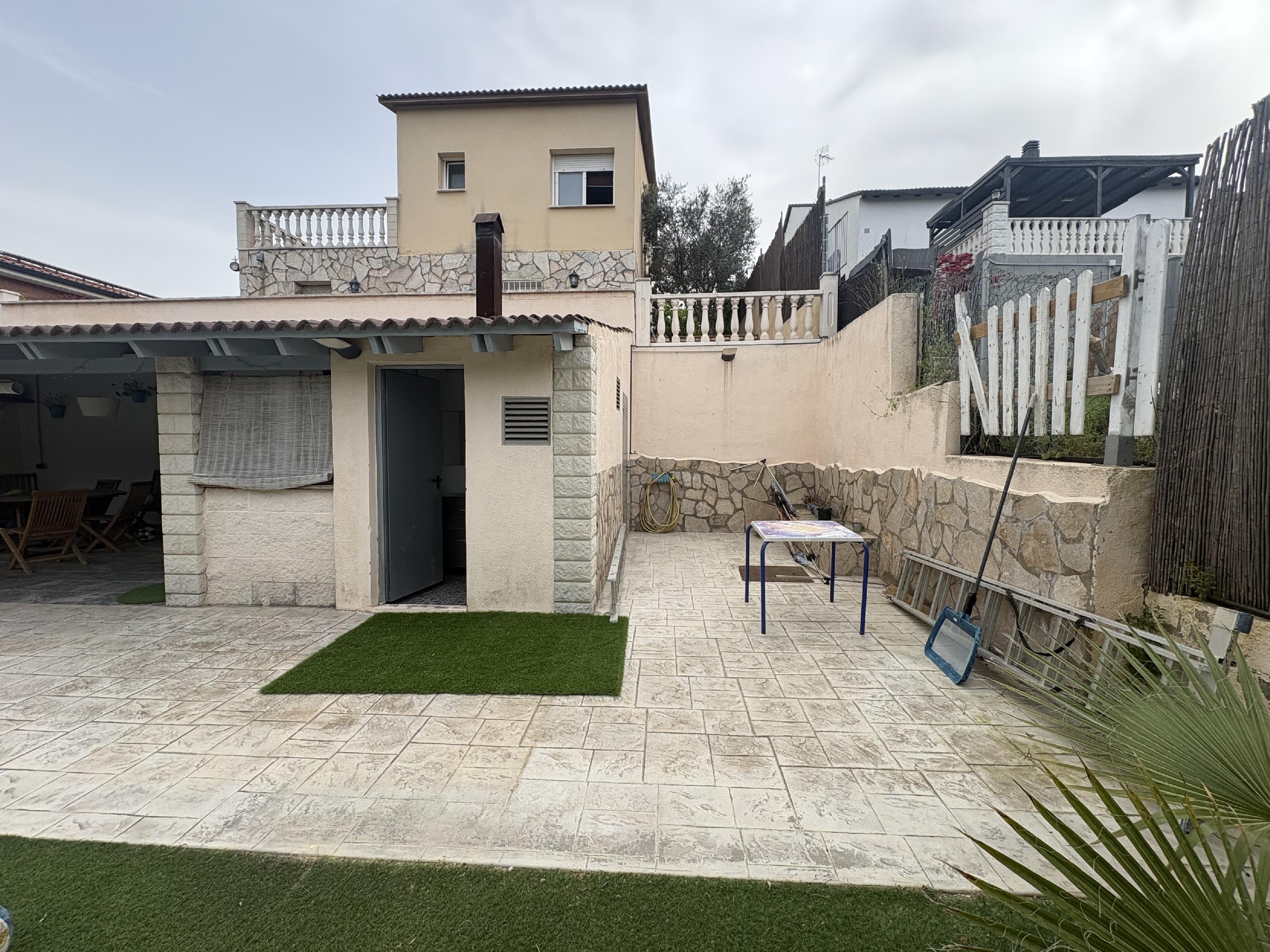Imagen 1 Casa Aislada en venta en Masquefa / Urbanización Can Parellada 
