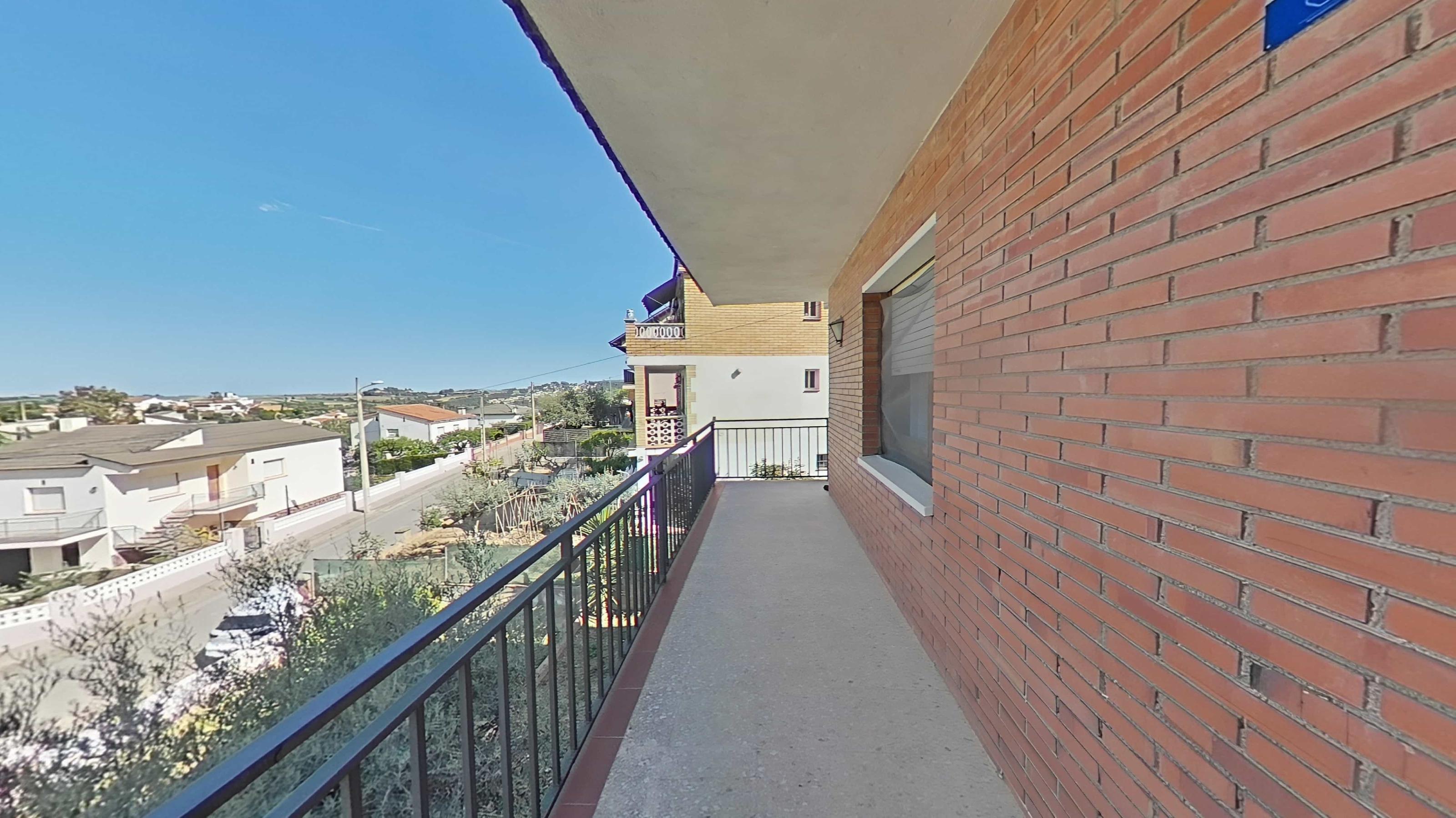 Imagen 2 Casa Aislada en venta en Piera / Urbanización Can Bou