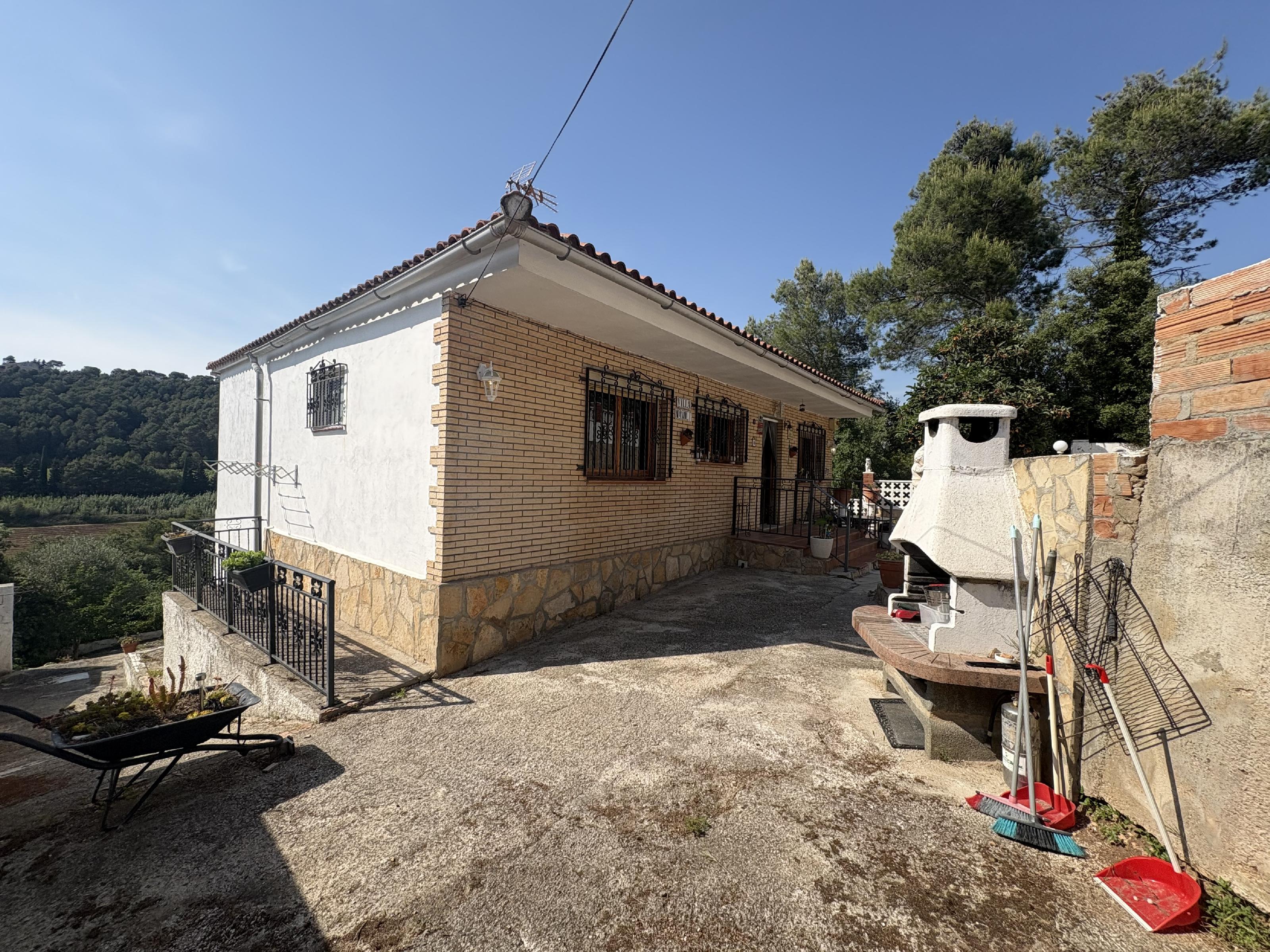 Imagen 1 Casa Aislada en venta en Mediona / Urbanización San Elias 