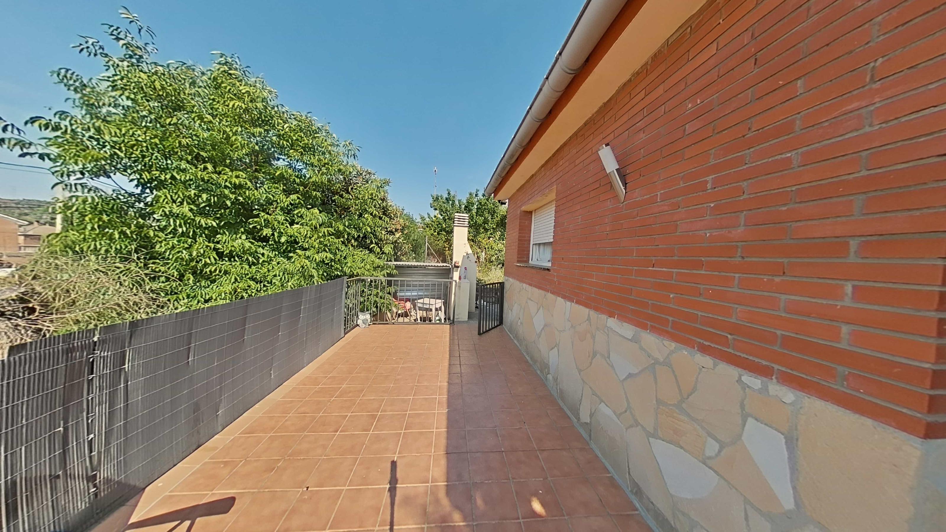 Imagen 52 Casa Aislada en venta en Pobla De Claramunt La / Urbanización Les Garrigues