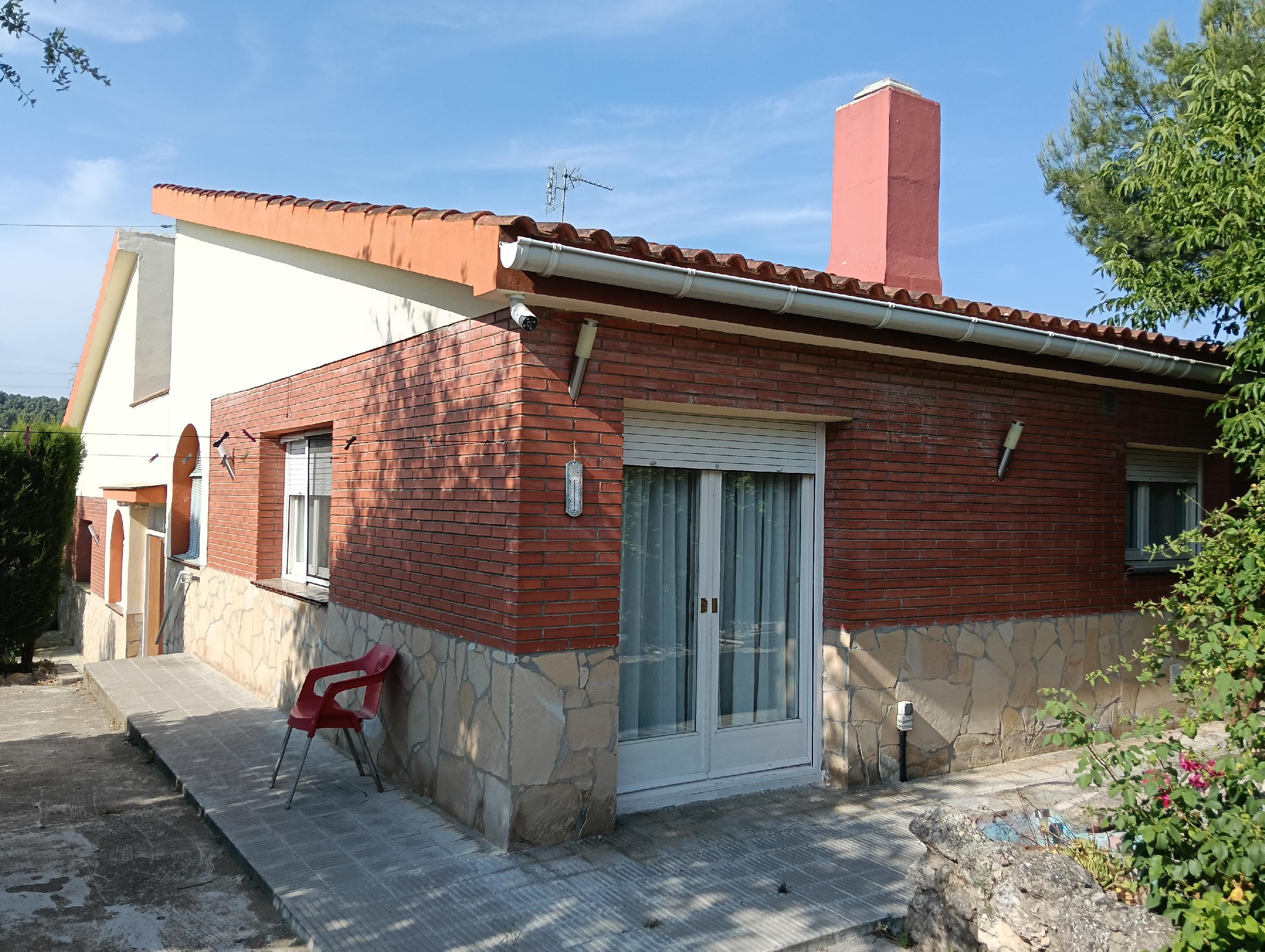 Imagen 10 Casa Aislada en venta en Pobla De Claramunt La / Urbanización Les Garrigues