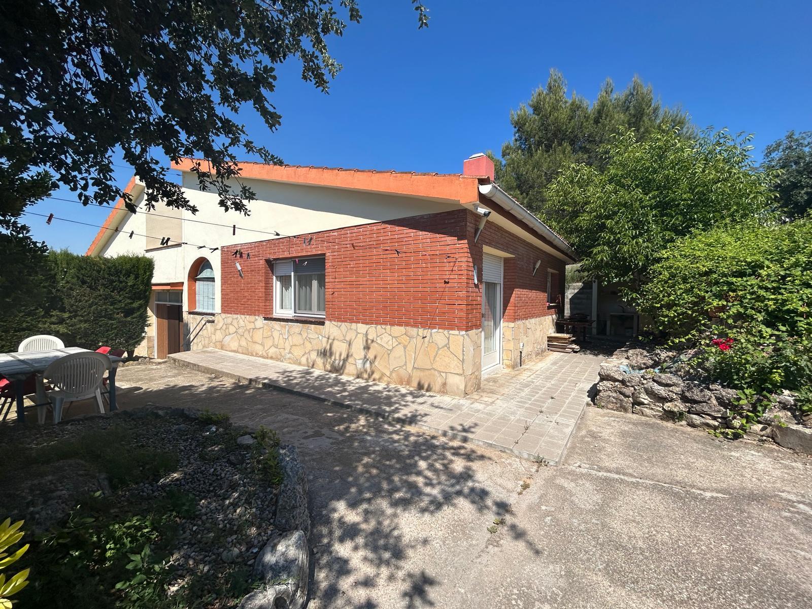 Imagen 1 Casa Aislada en venta en Pobla De Claramunt La / Urbanización Les Garrigues